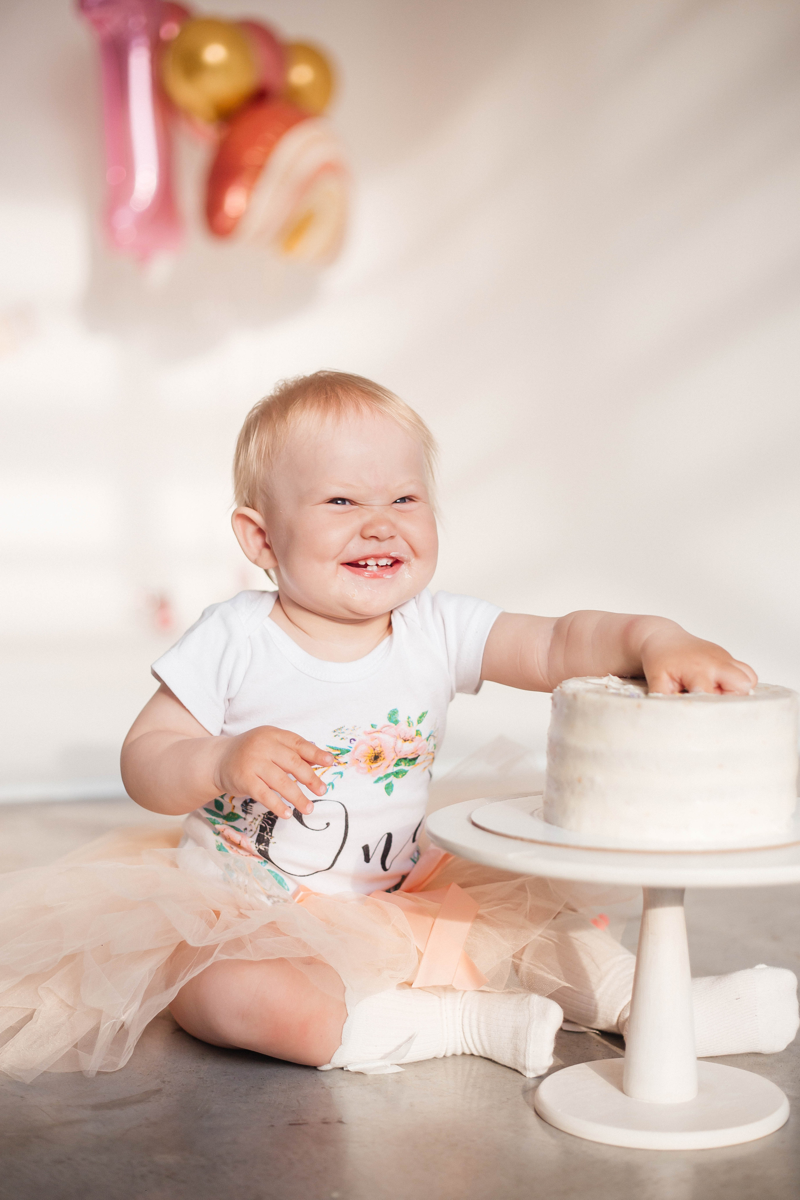 Фотосессия в честь годика Софии в фотостудии Челябинска. Свадебный фотограф Челябинск Зиненко Виктория