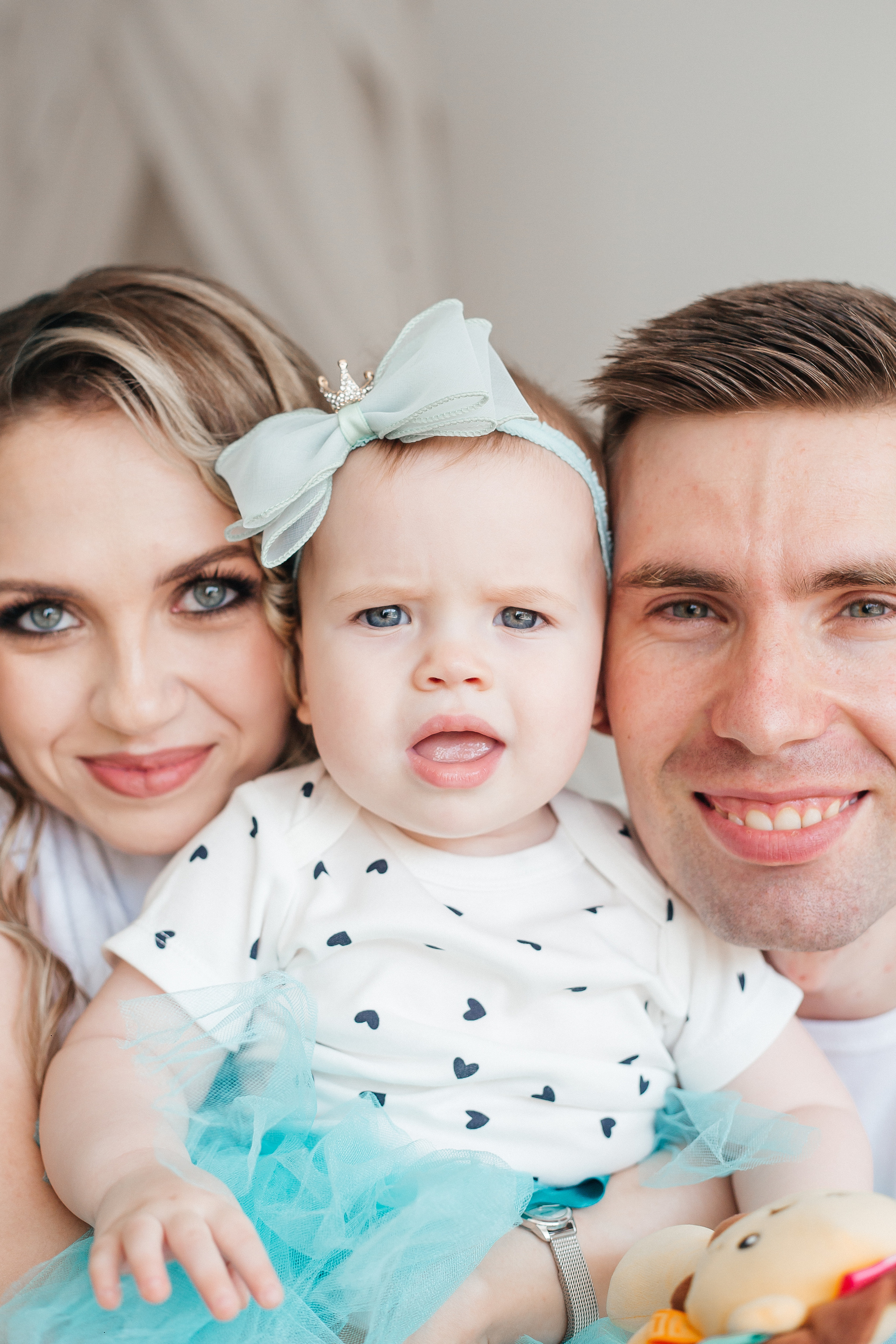 Семейная фотосессия с ребенком в детской фотостудии Челябинска. Свадебный фотограф Челябинск Зиненко Виктория