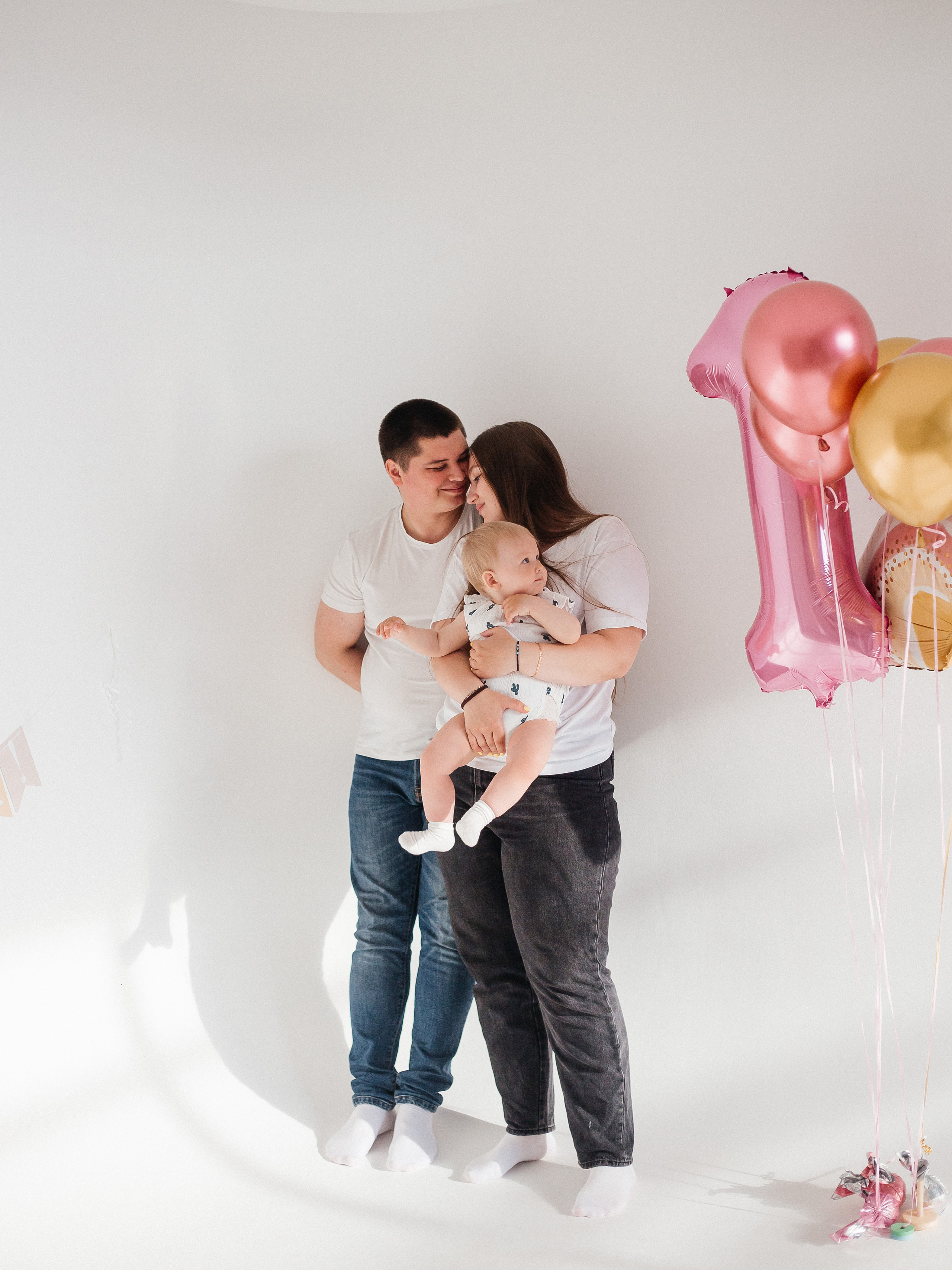 Фотосессия в честь годика Софии в фотостудии Челябинска. Свадебный фотограф Челябинск Зиненко Виктория