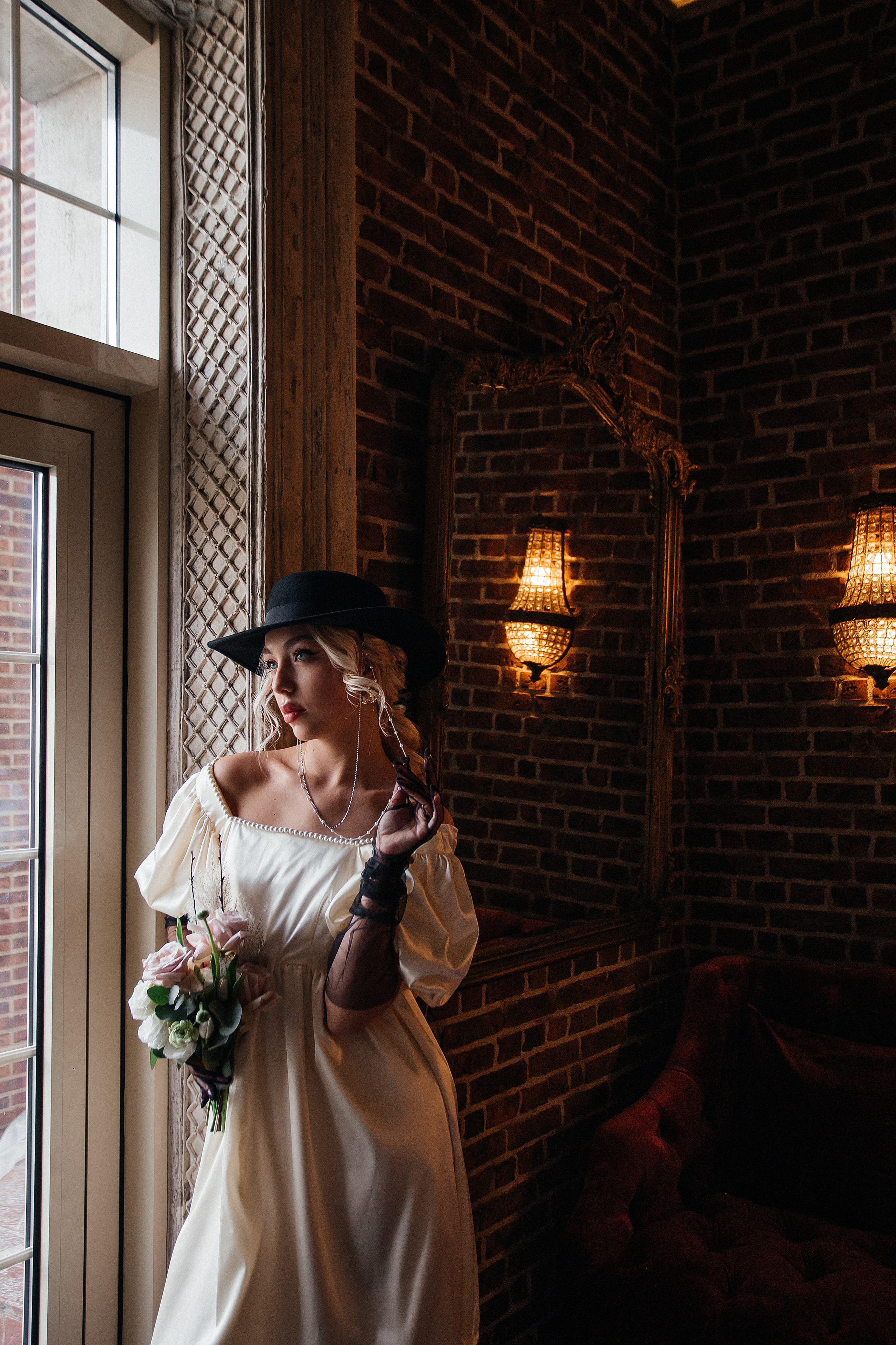 Свадебная фотосессия в ресторане "Фонд Культуры". Свадебный фотограф Челябинск Зиненко Виктория