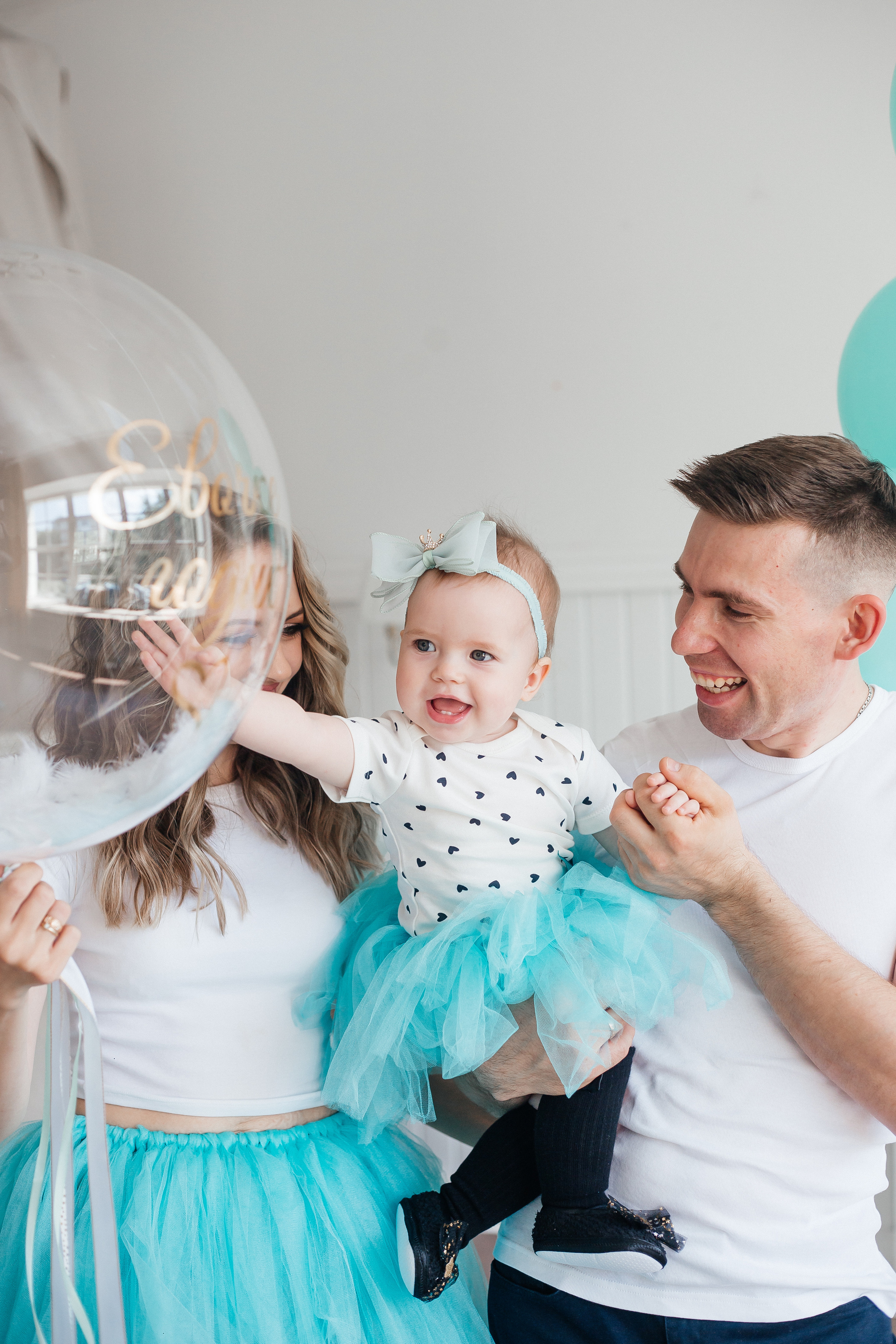 Семейная фотосессия с ребенком в детской фотостудии Челябинска. Свадебный фотограф Челябинск Зиненко Виктория