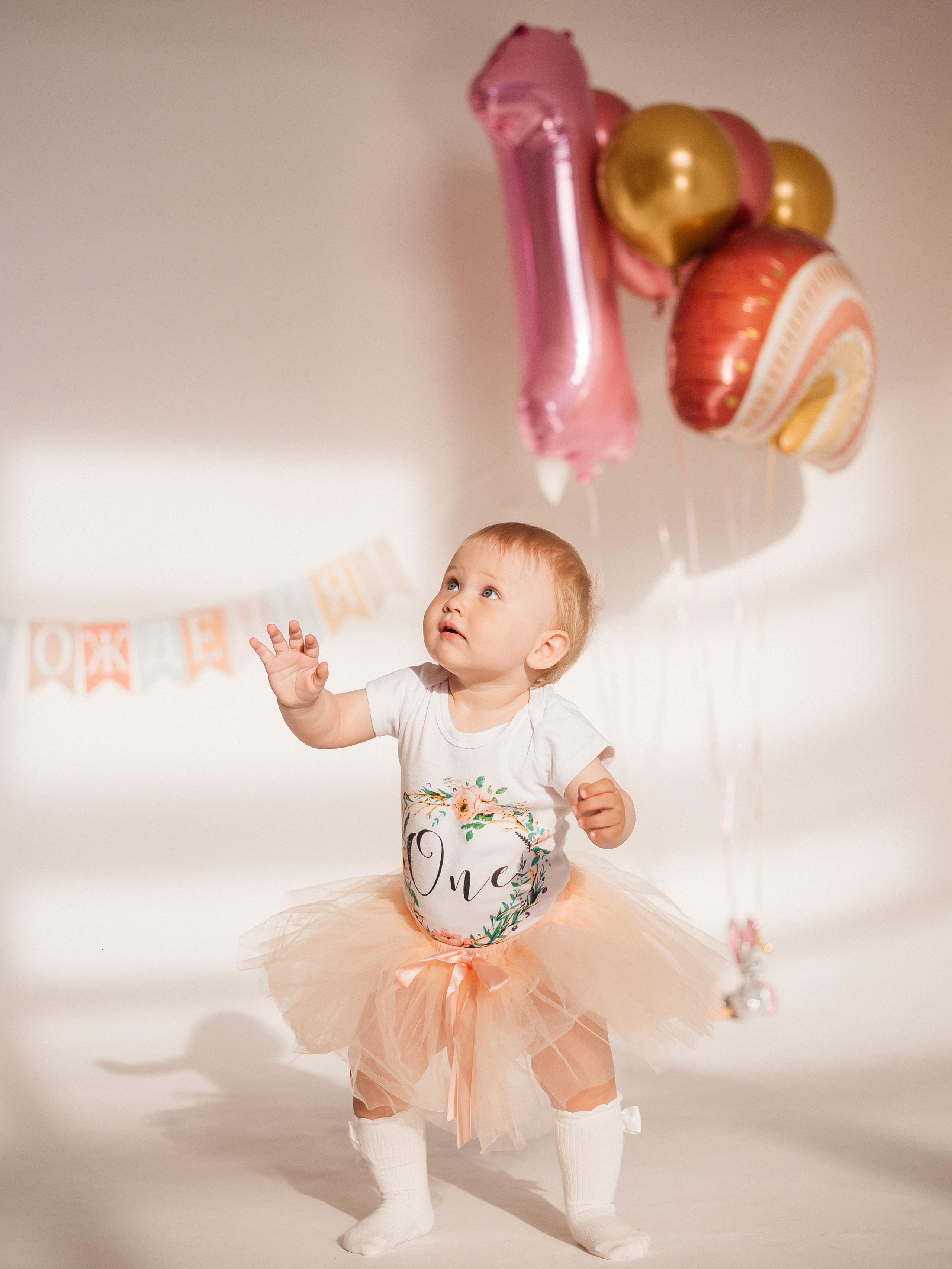 Фотосессия в честь годика Софии в фотостудии Челябинска. Свадебный фотограф Челябинск Зиненко Виктория