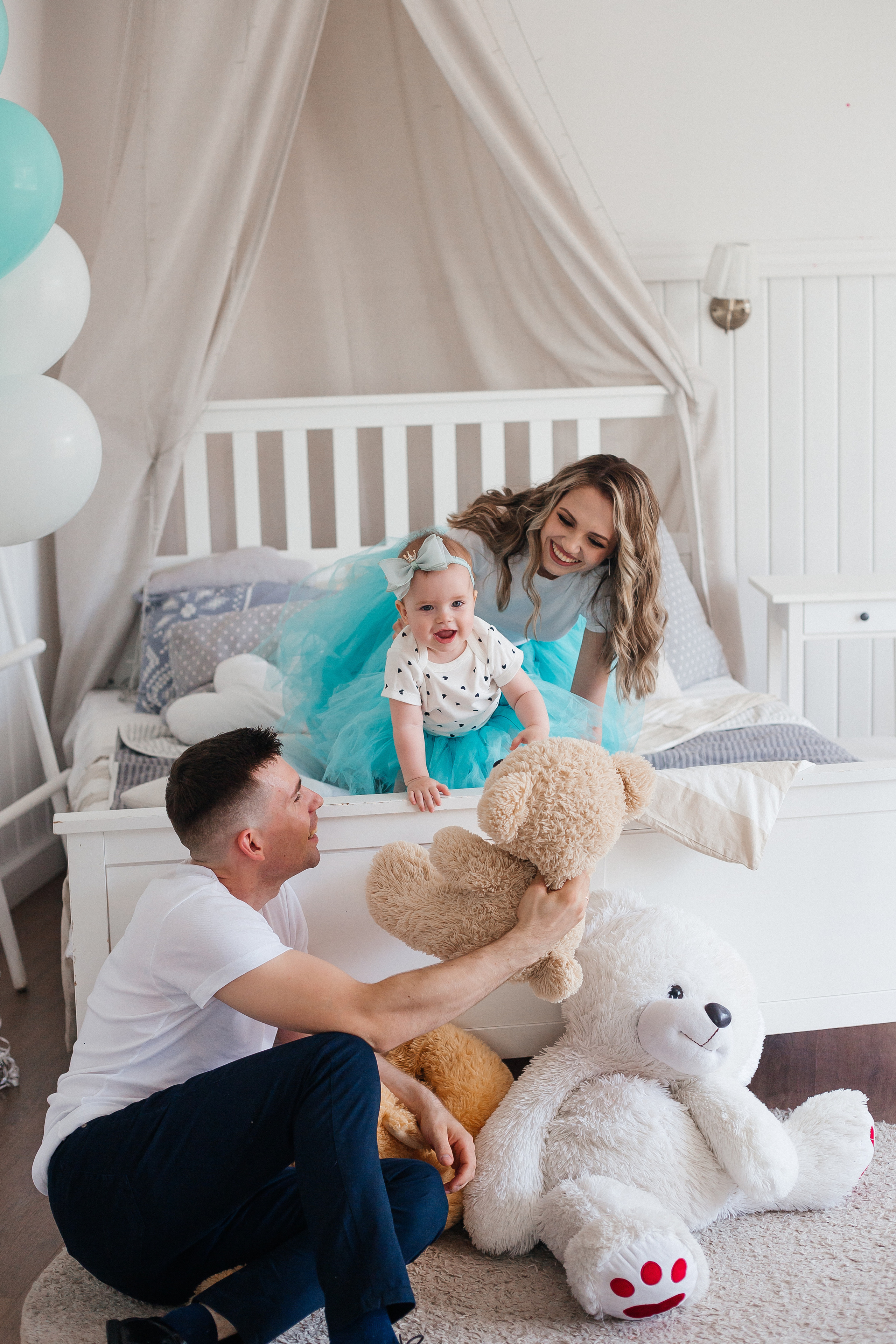 Семейная фотосессия с ребенком в детской фотостудии Челябинска. Свадебный фотограф Челябинск Зиненко Виктория