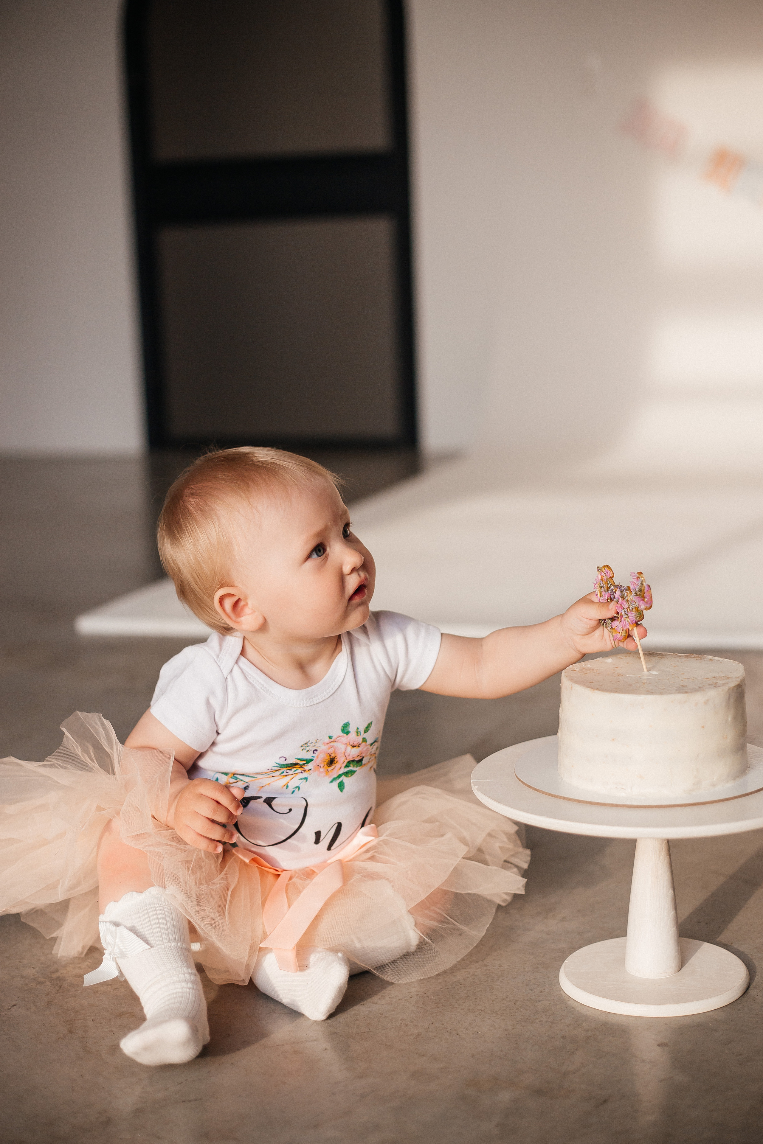 Фотосессия в честь годика Софии в фотостудии Челябинска. Свадебный фотограф Челябинск Зиненко Виктория