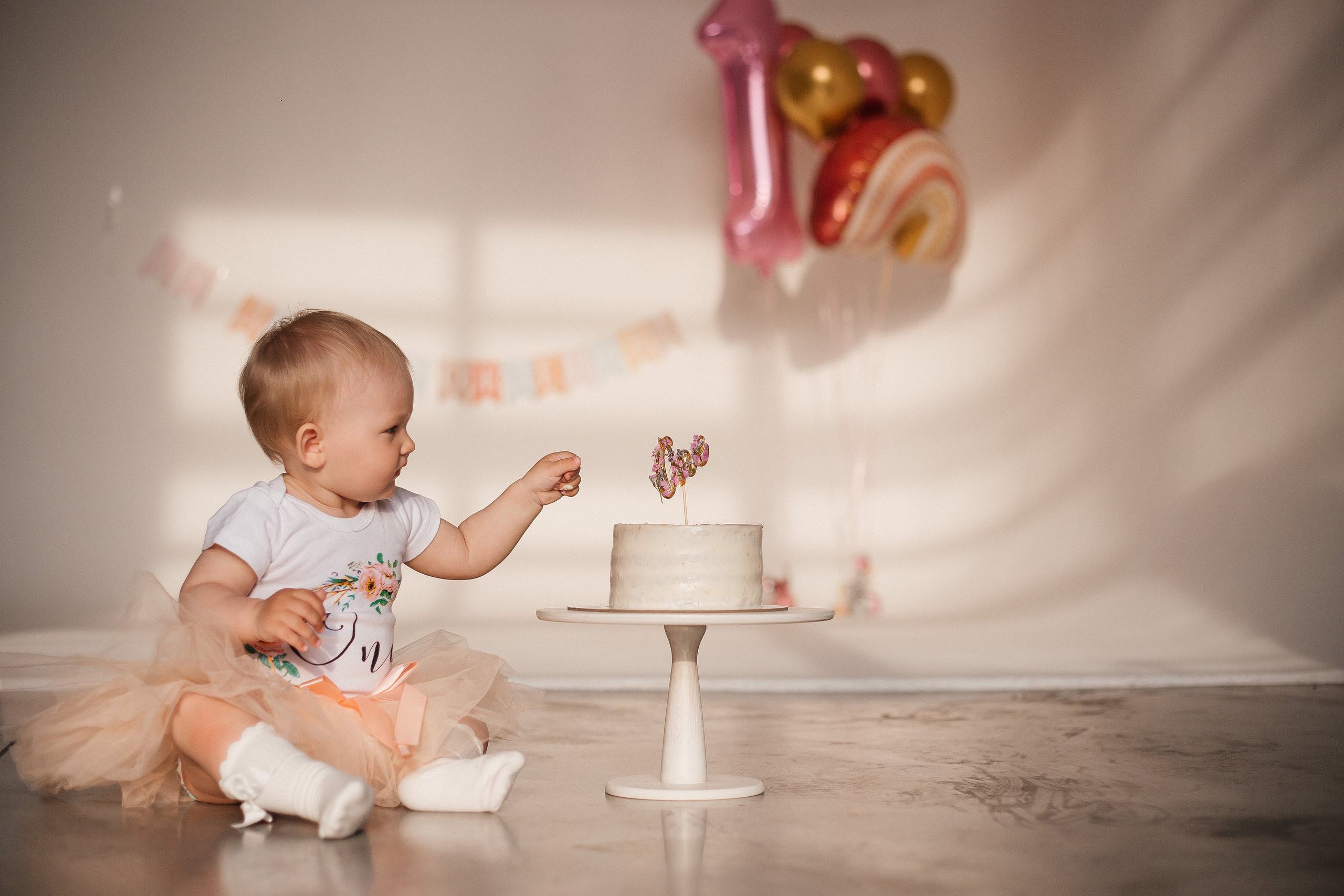 Фотосессия в честь годика Софии в фотостудии Челябинска. Свадебный фотограф Челябинск Зиненко Виктория