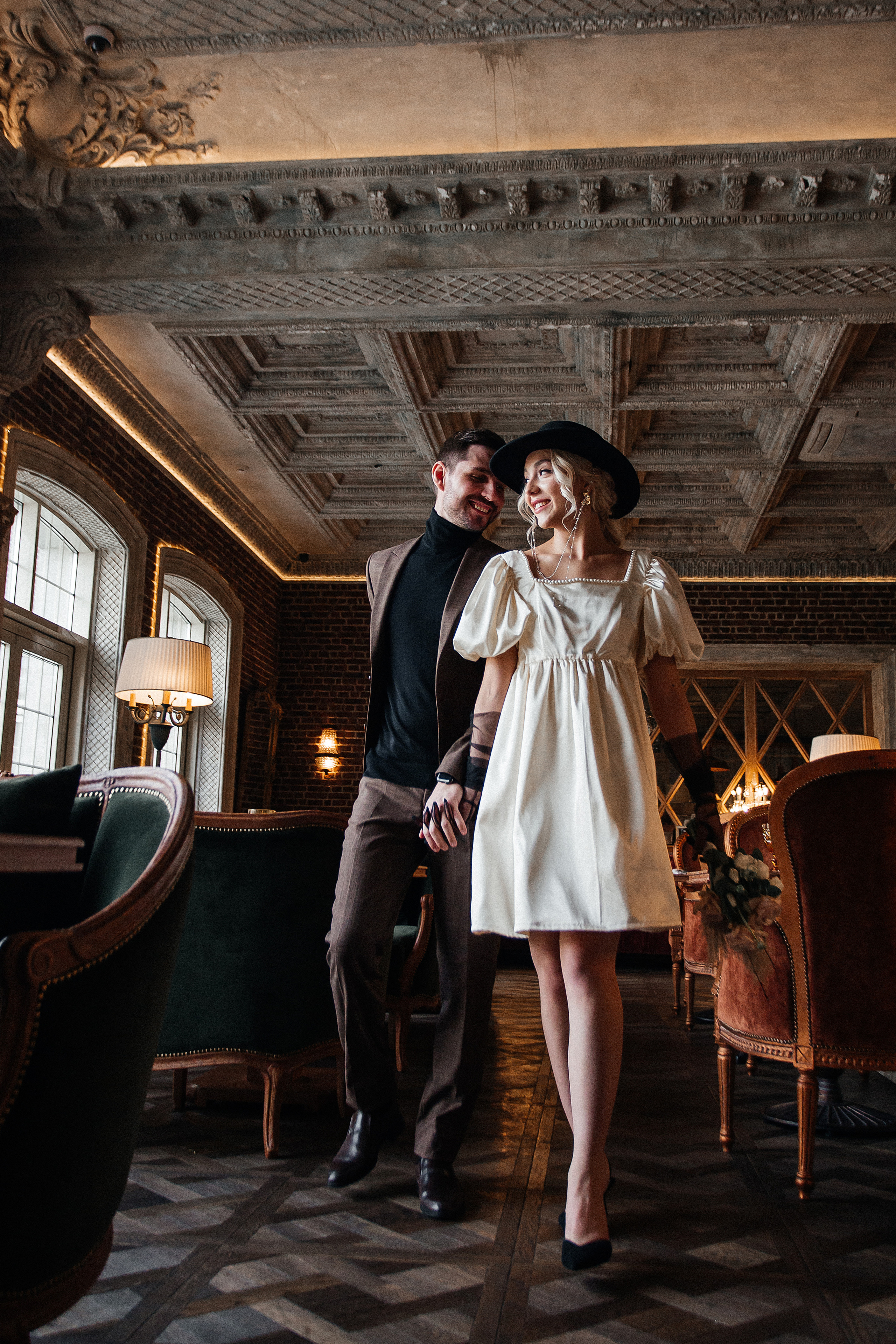 Свадебная фотосессия в ресторане "Фонд Культуры". Свадебный фотограф Челябинск Зиненко Виктория