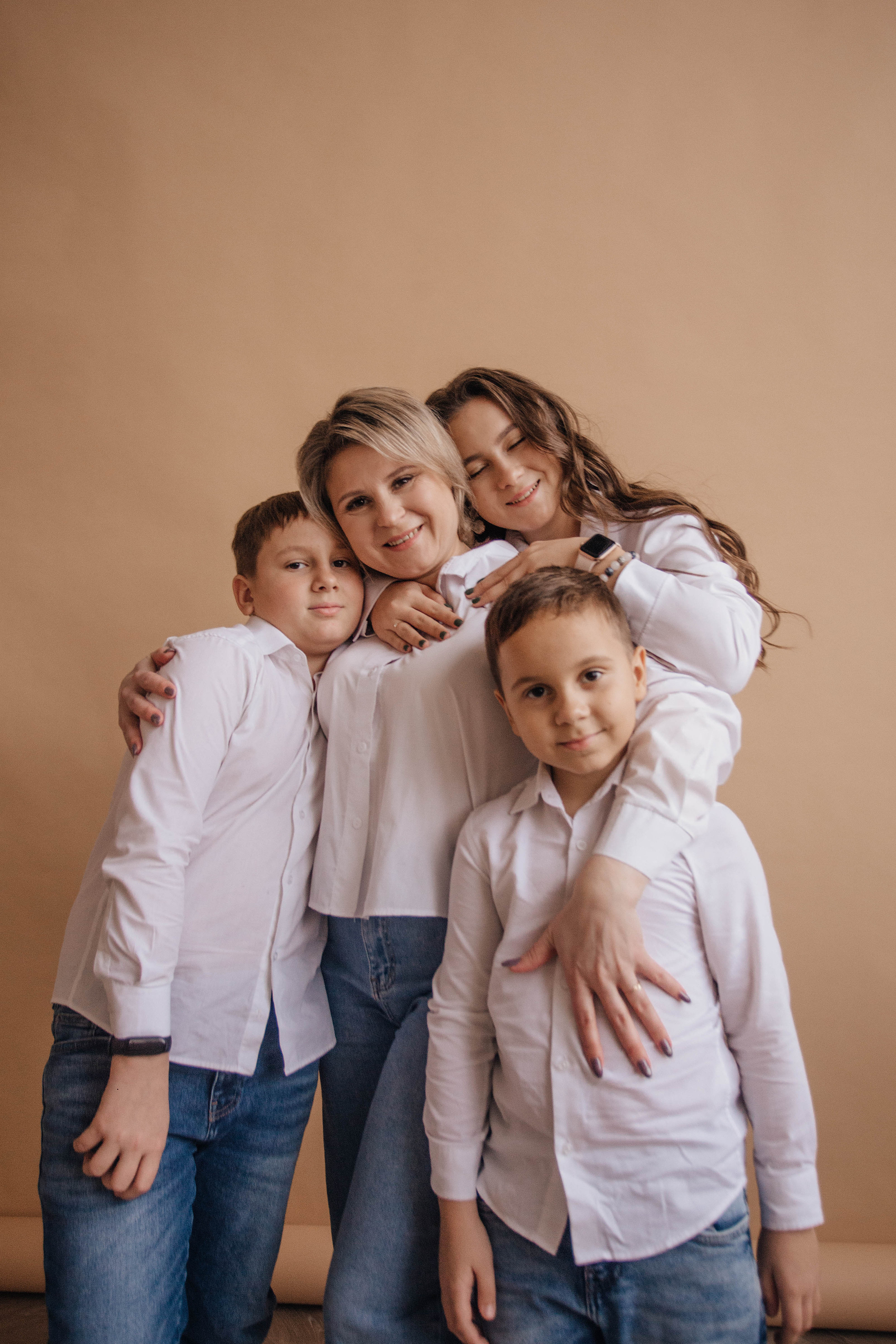 Новогодняя фотосессия семьи в фотостудии Челябинска. Свадебный фотограф Челябинск Зиненко Виктория