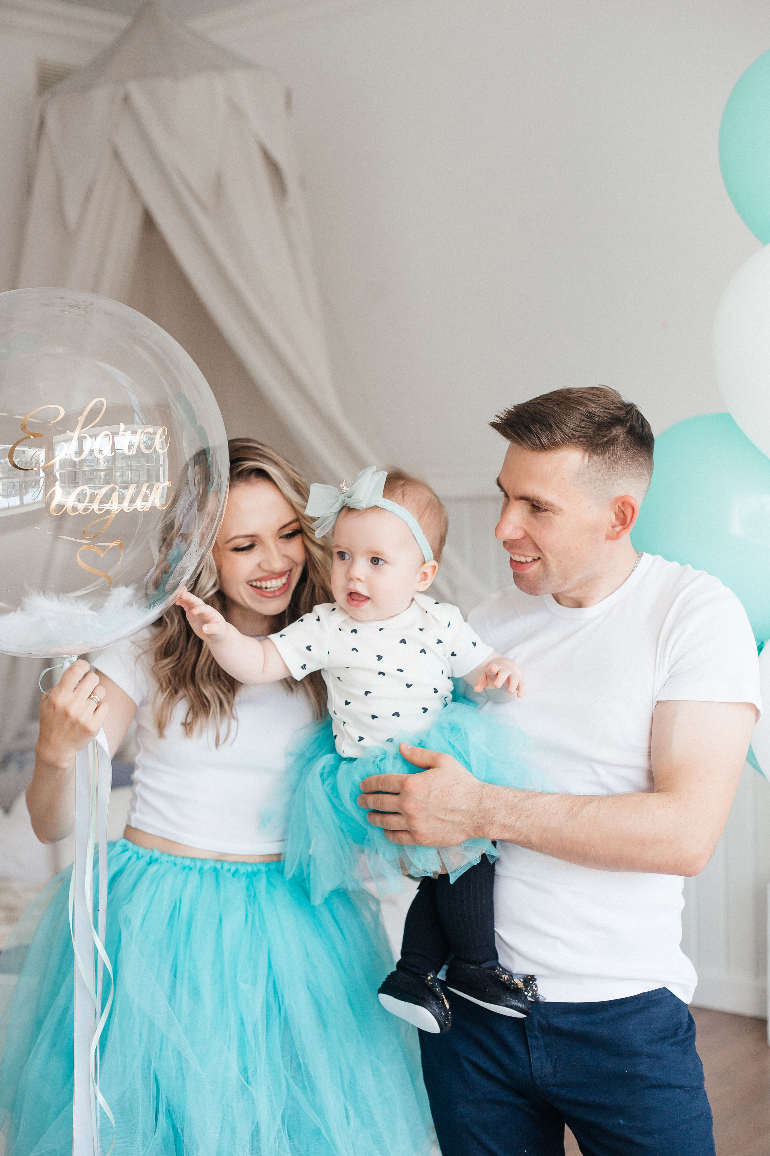 Семейная фотосессия с ребенком в детской фотостудии Челябинска. Свадебный фотограф Челябинск Зиненко Виктория