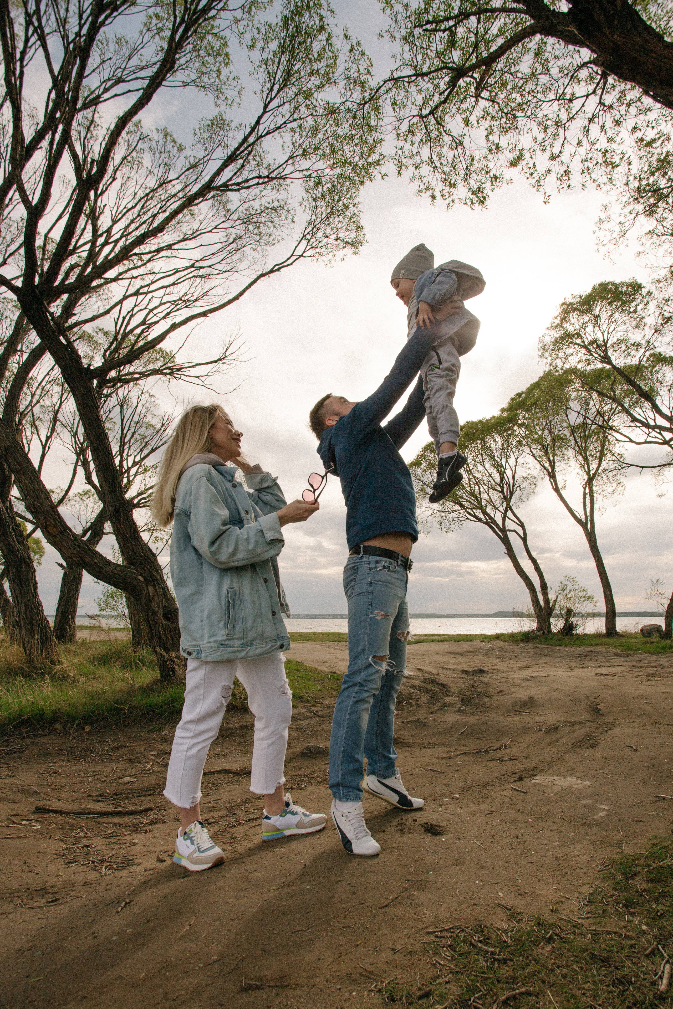 Прогулочная семейная съемка на берегу Смолино. Свадебный фотограф Челябинск Зиненко Виктория