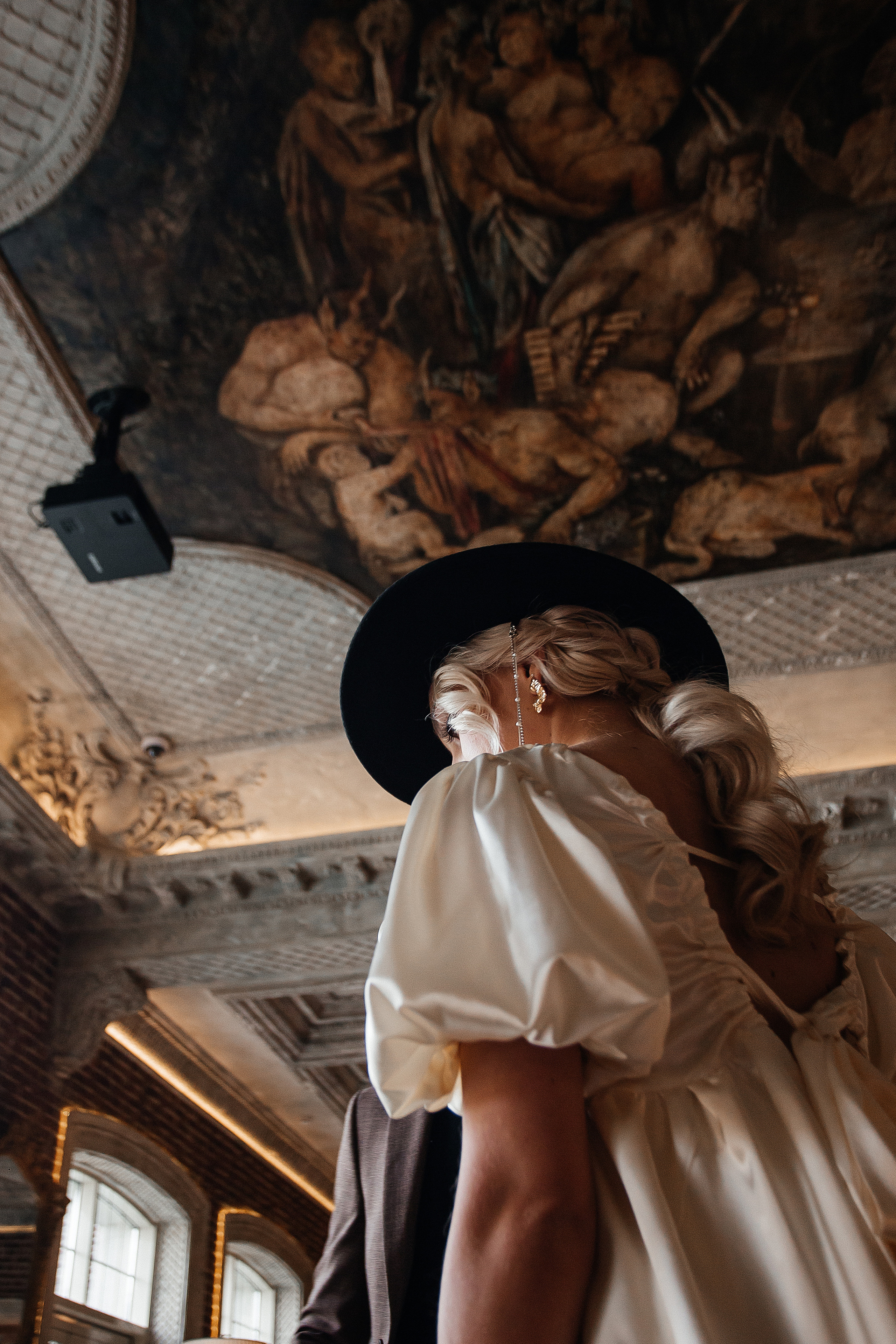 Свадебная фотосессия в ресторане "Фонд Культуры". Свадебный фотограф Челябинск Зиненко Виктория