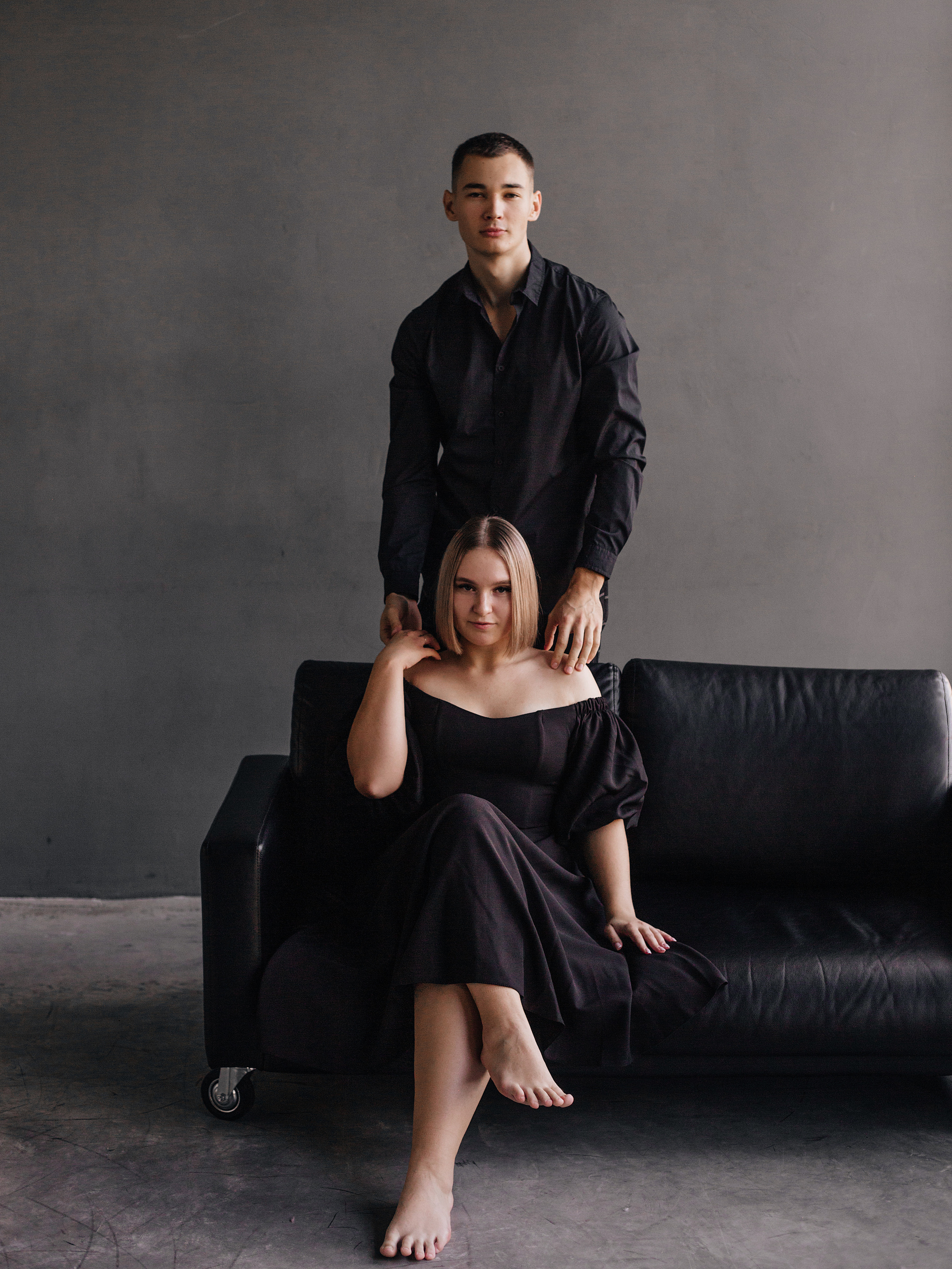 Предсвадебная съемка пары в темной фотостудии Челябинска. Свадебный фотограф Челябинск Зиненко Виктория