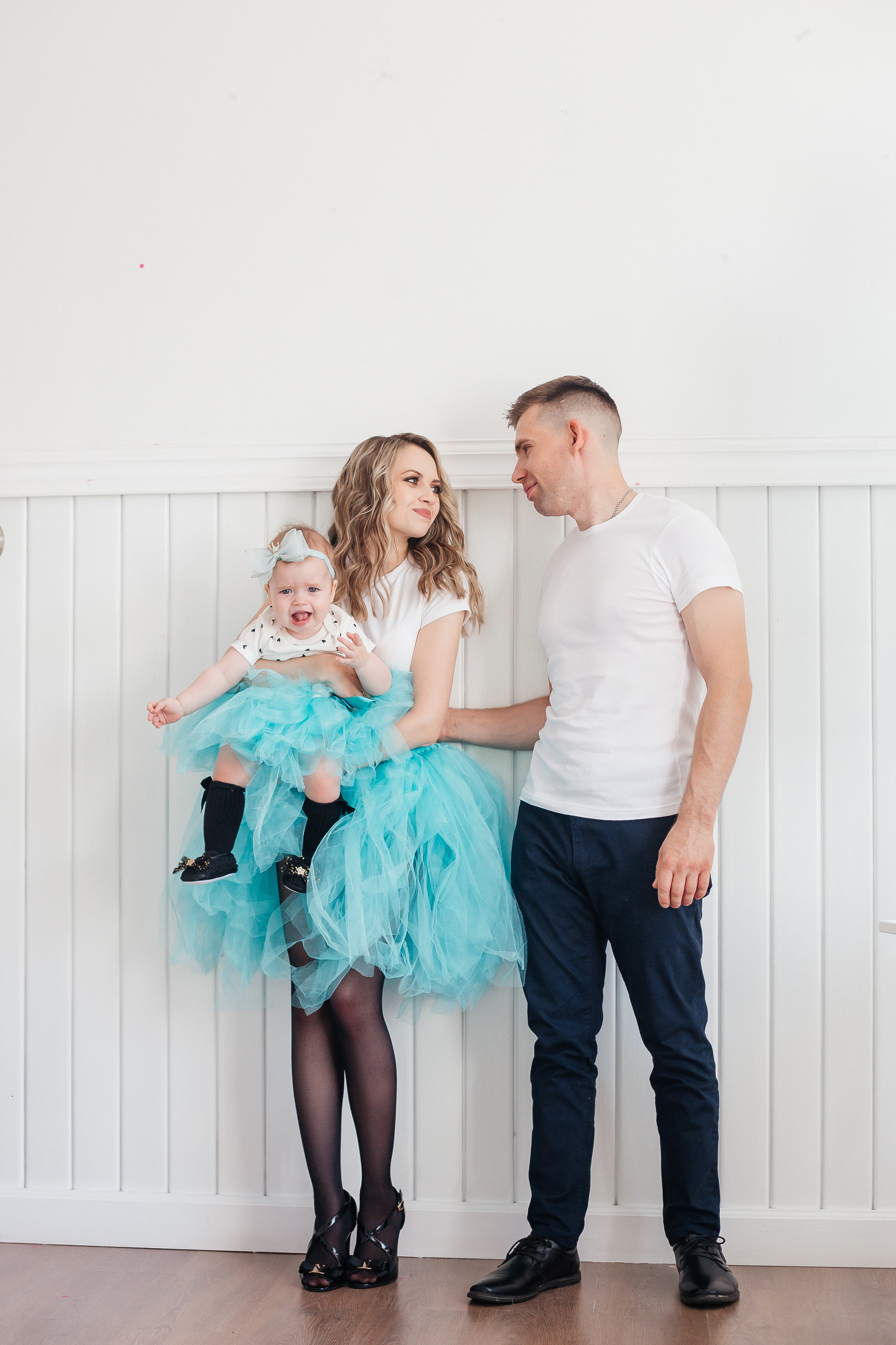 Семейная фотосессия с ребенком в детской фотостудии Челябинска. Свадебный фотограф Челябинск Зиненко Виктория