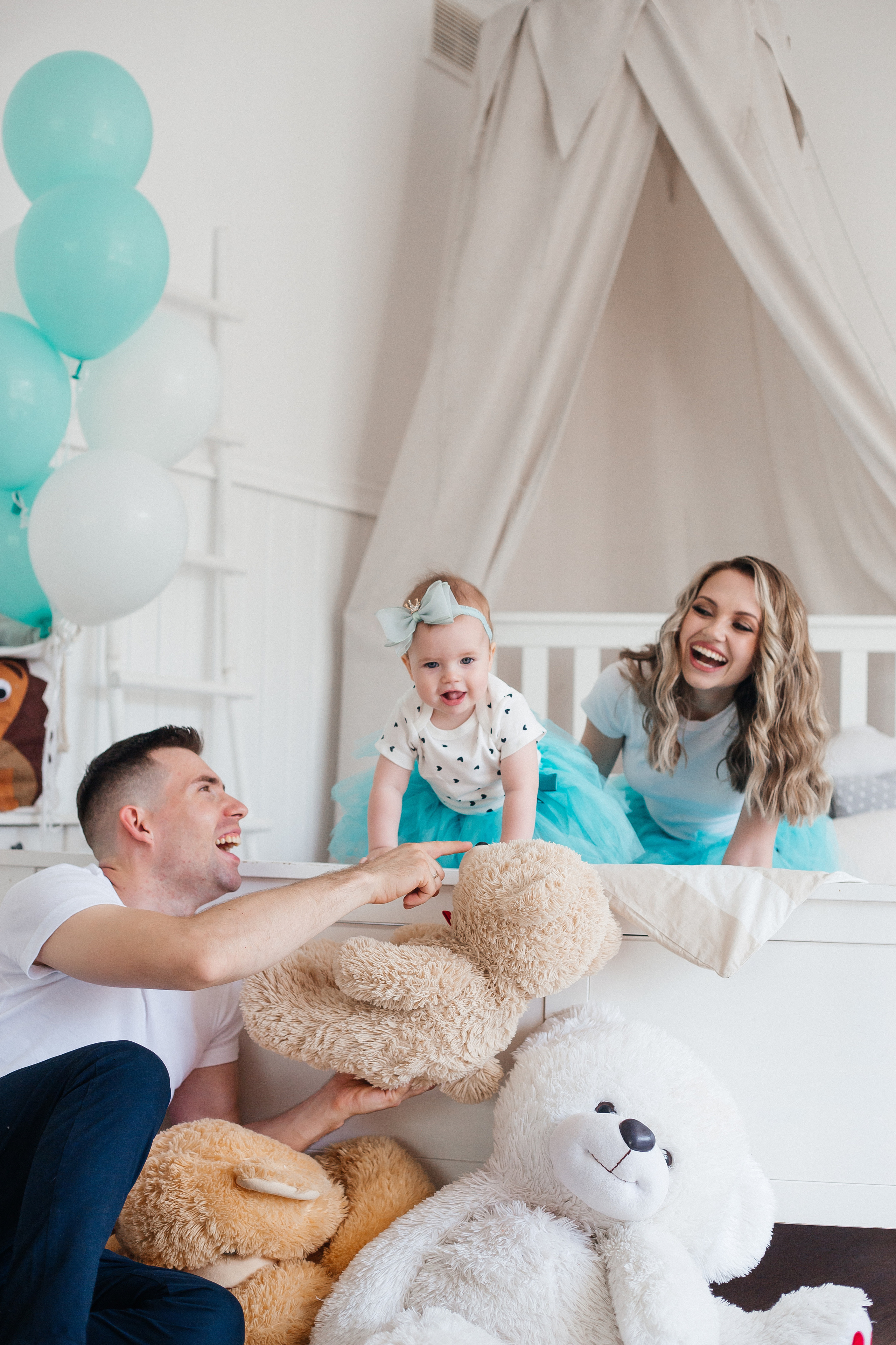 Семейная фотосессия с ребенком в детской фотостудии Челябинска. Свадебный фотограф Челябинск Зиненко Виктория