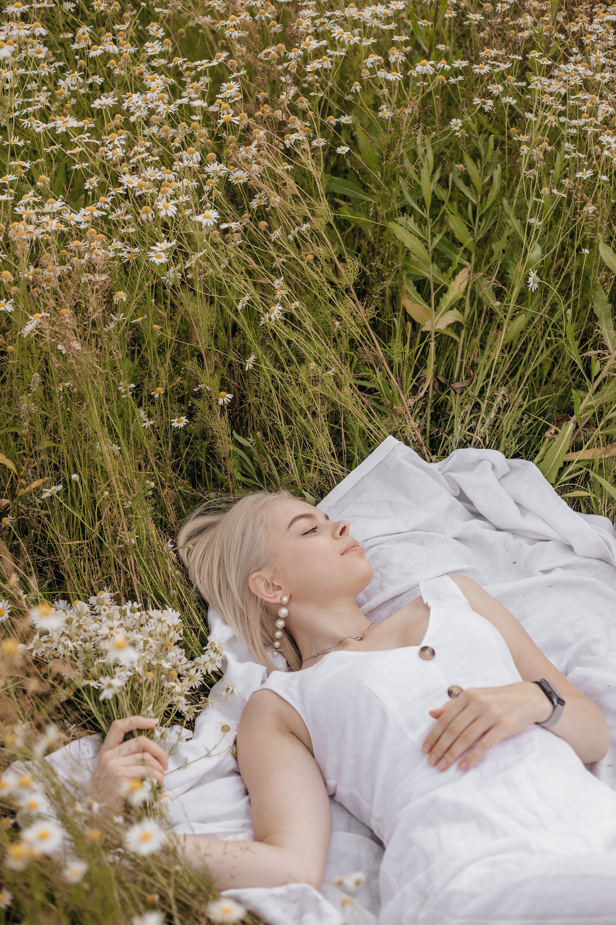 Фотосессия с ромашками Челябинск. Свадебный фотограф Челябинск Зиненко Виктория