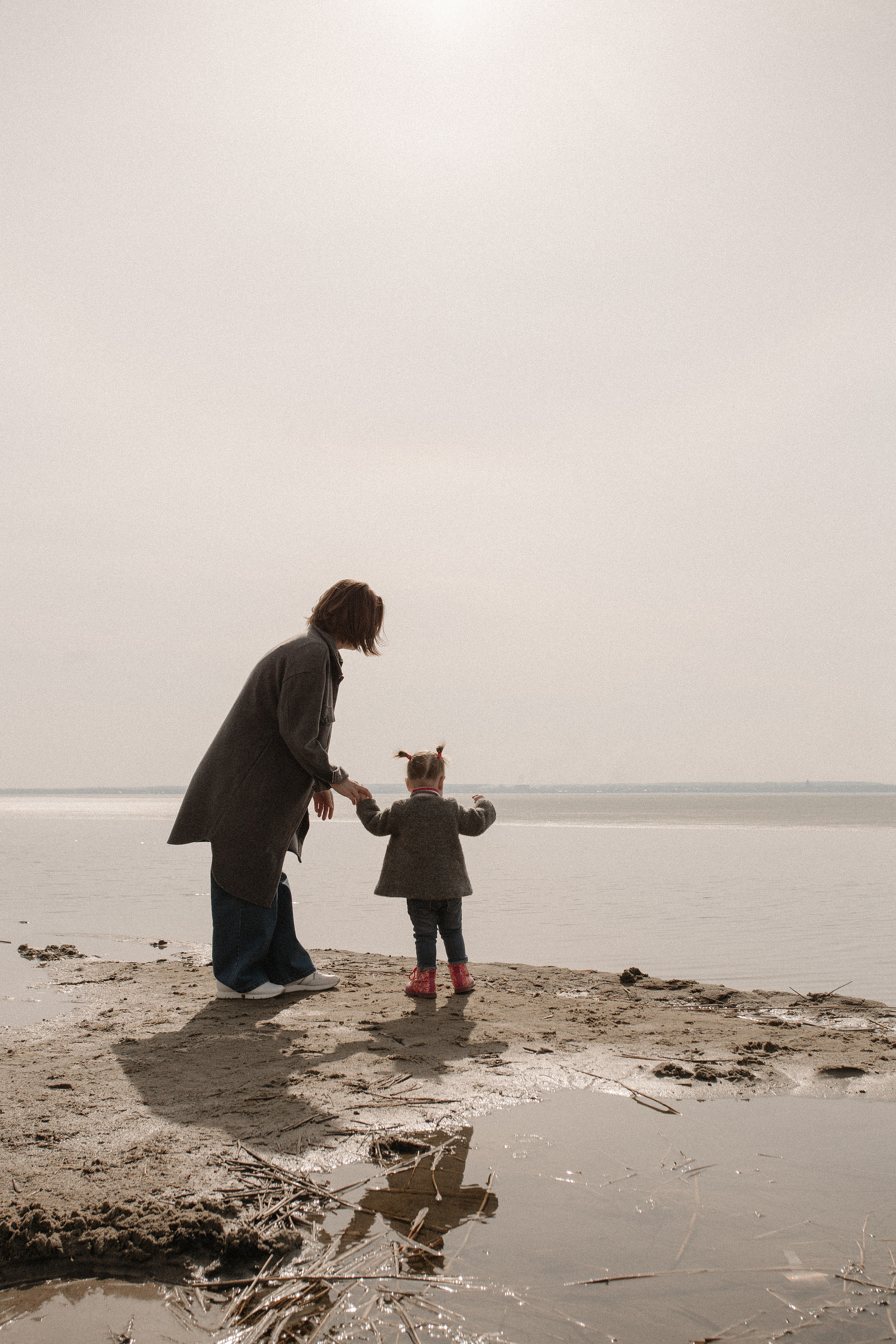 Прогулочная фотосессия мамы и дочери на берегу озера Смолино. Свадебный фотограф Челябинск Зиненко Виктория
