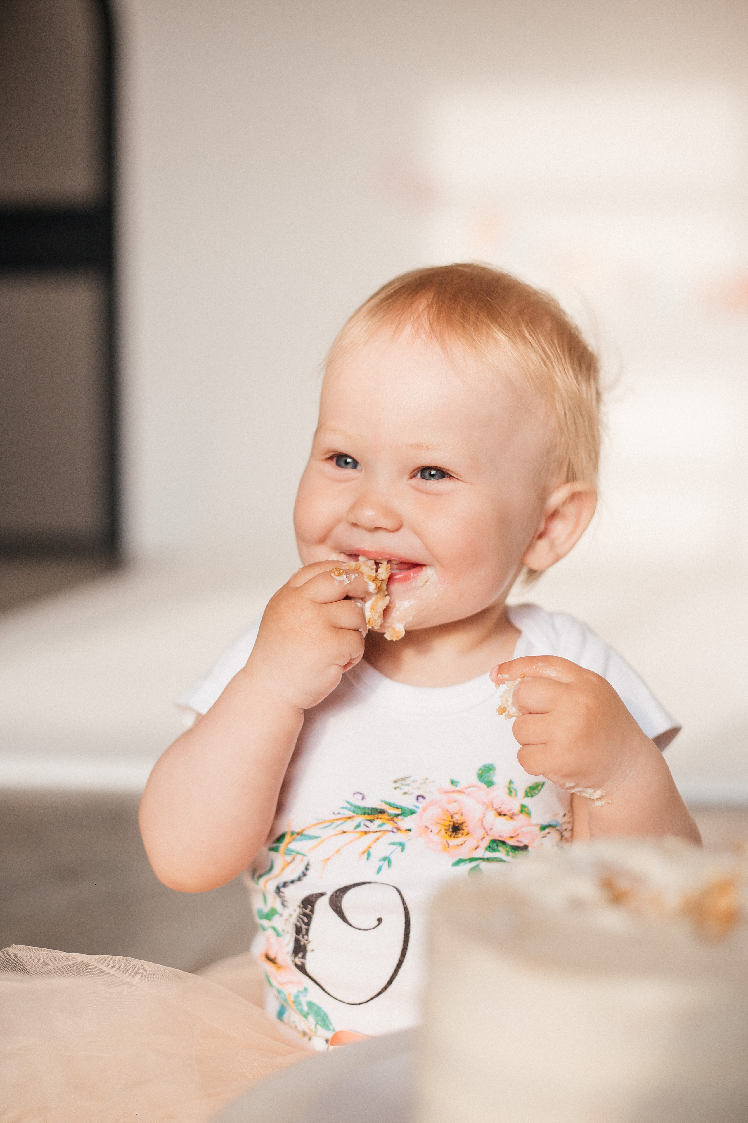Фотосессия в честь годика Софии в фотостудии Челябинска. Свадебный фотограф Челябинск Зиненко Виктория