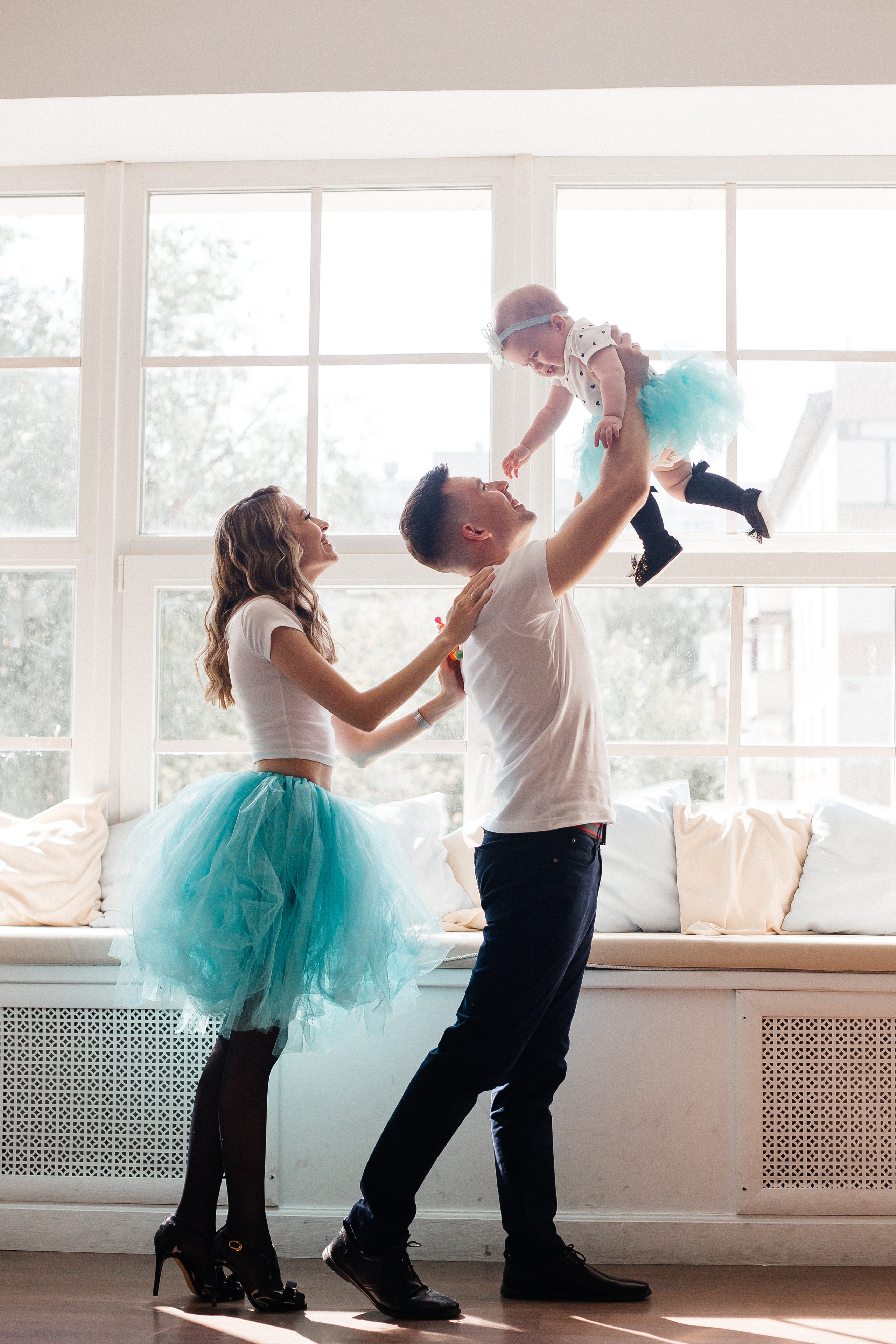 Семейная фотосессия с ребенком в детской фотостудии Челябинска. Свадебный фотограф Челябинск Зиненко Виктория