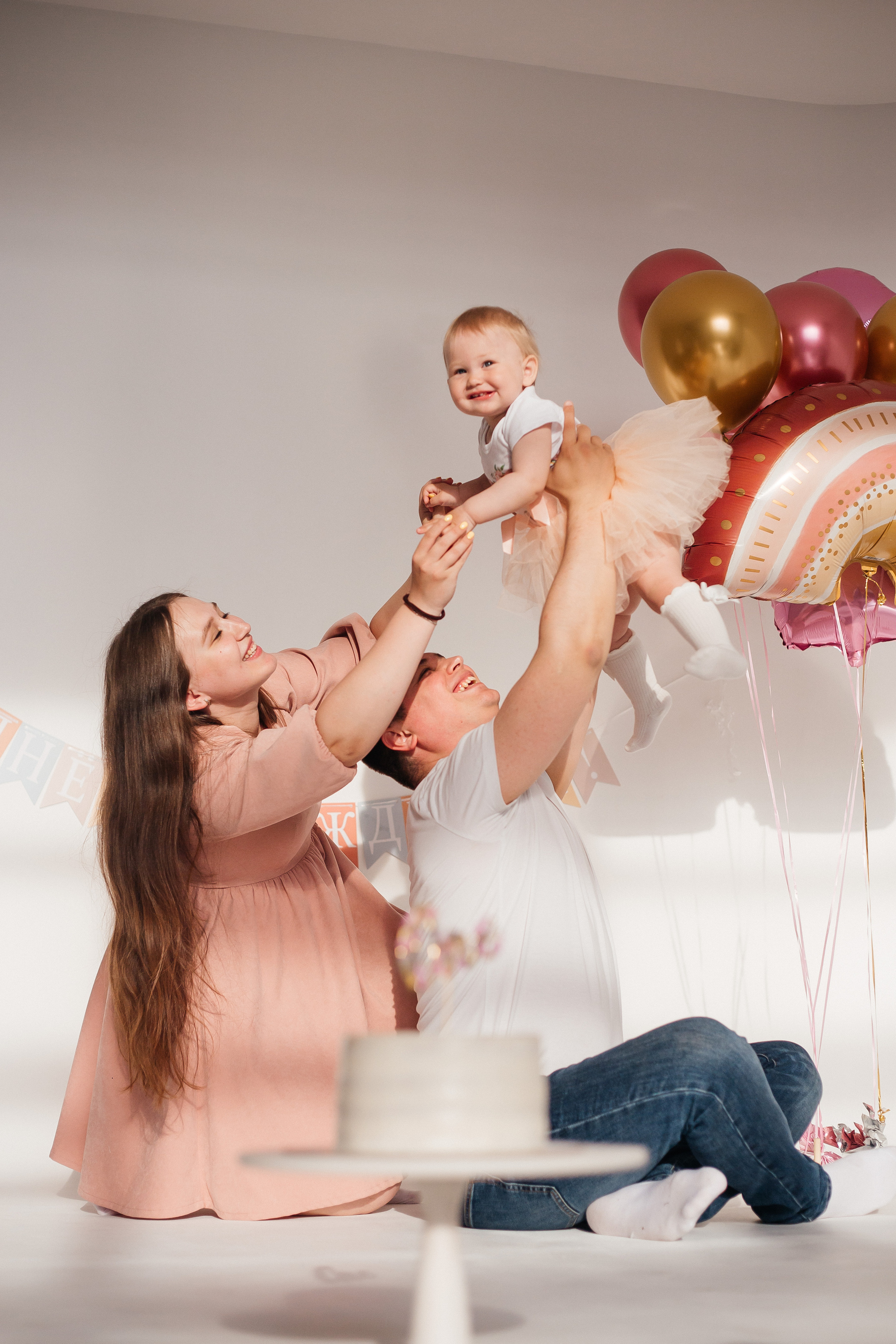 Фотосессия в честь годика Софии в фотостудии Челябинска. Свадебный фотограф Челябинск Зиненко Виктория