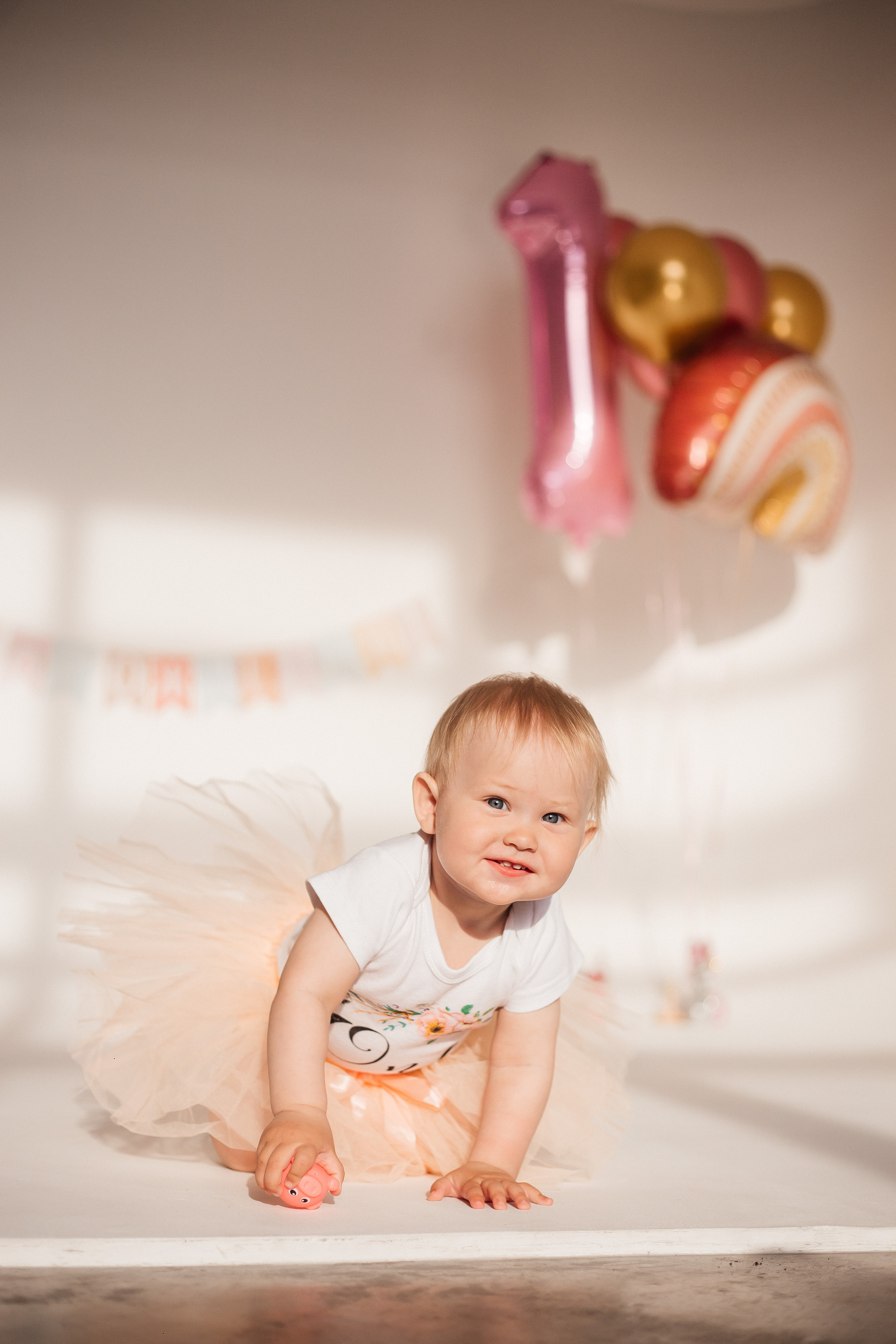 Фотосессия в честь годика Софии в фотостудии Челябинска. Свадебный фотограф Челябинск Зиненко Виктория