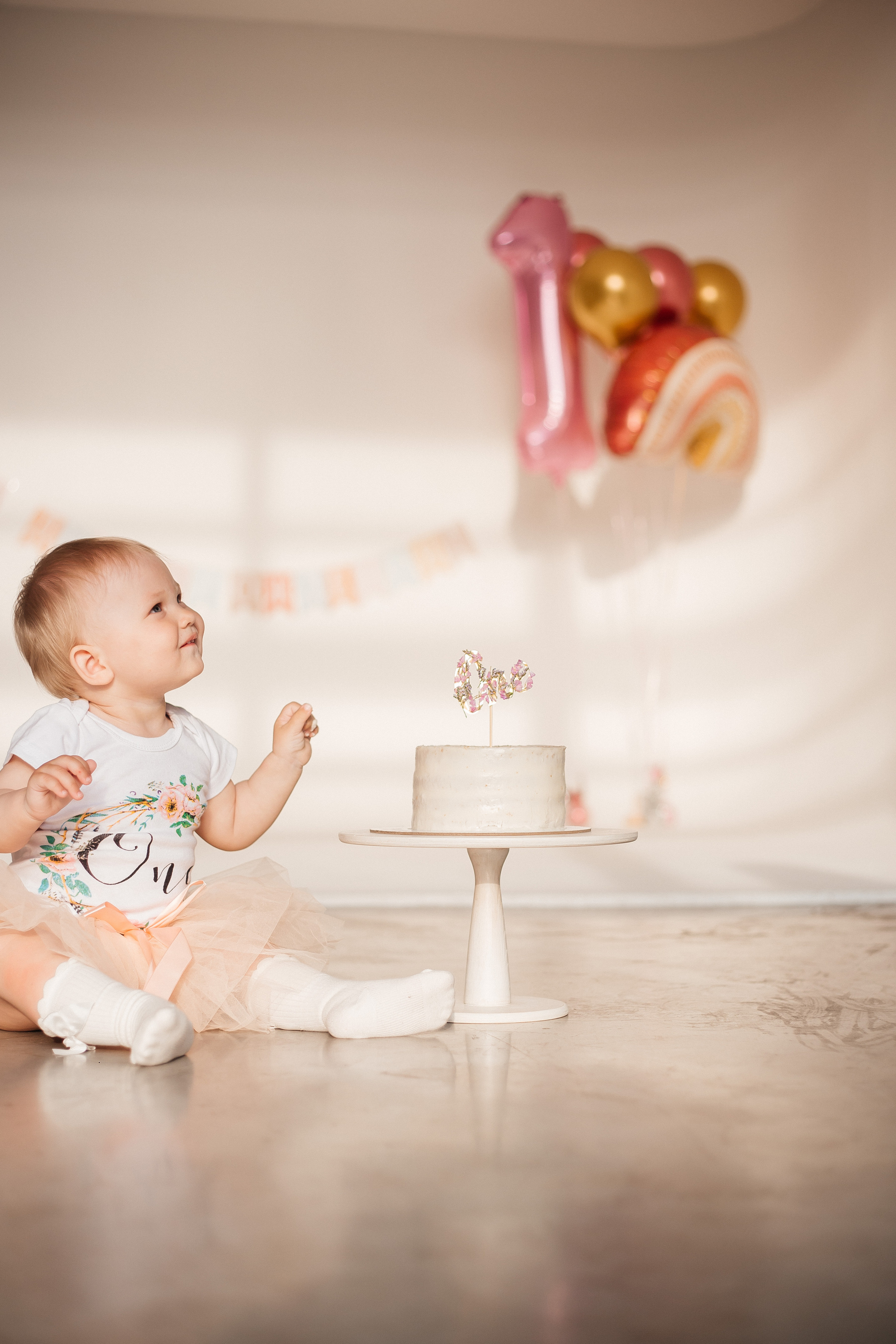 Фотосессия в честь годика Софии в фотостудии Челябинска. Свадебный фотограф Челябинск Зиненко Виктория