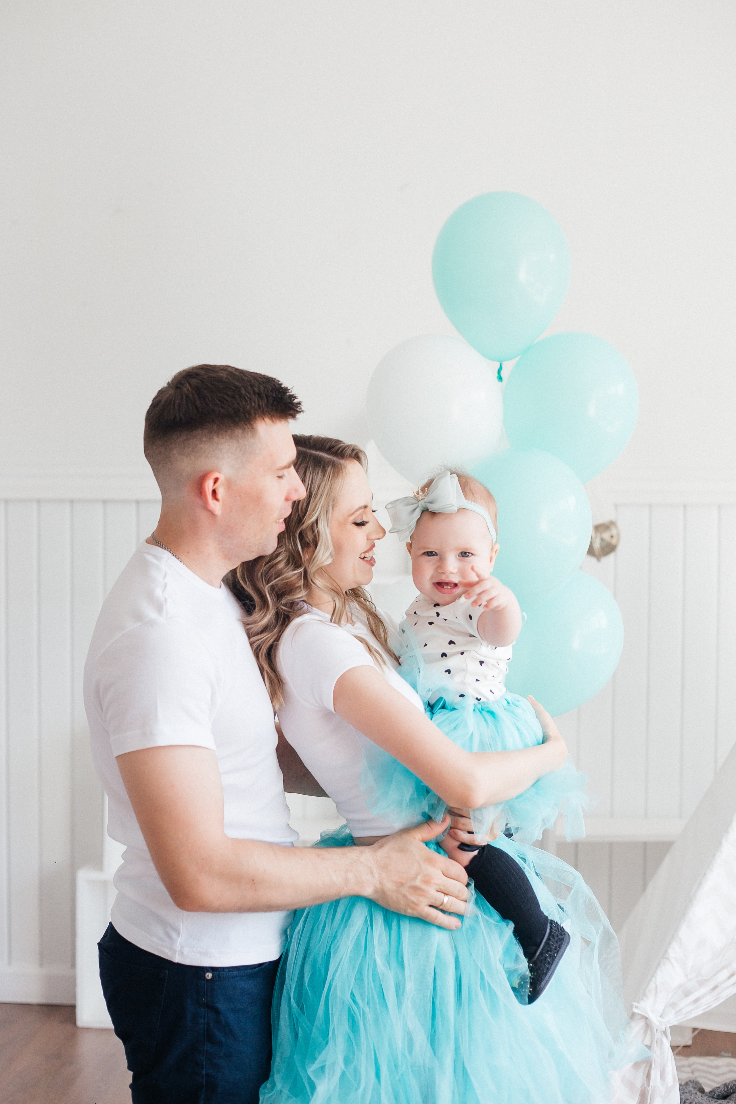 Семейная фотосессия с ребенком в детской фотостудии Челябинска. Свадебный фотограф Челябинск Зиненко Виктория