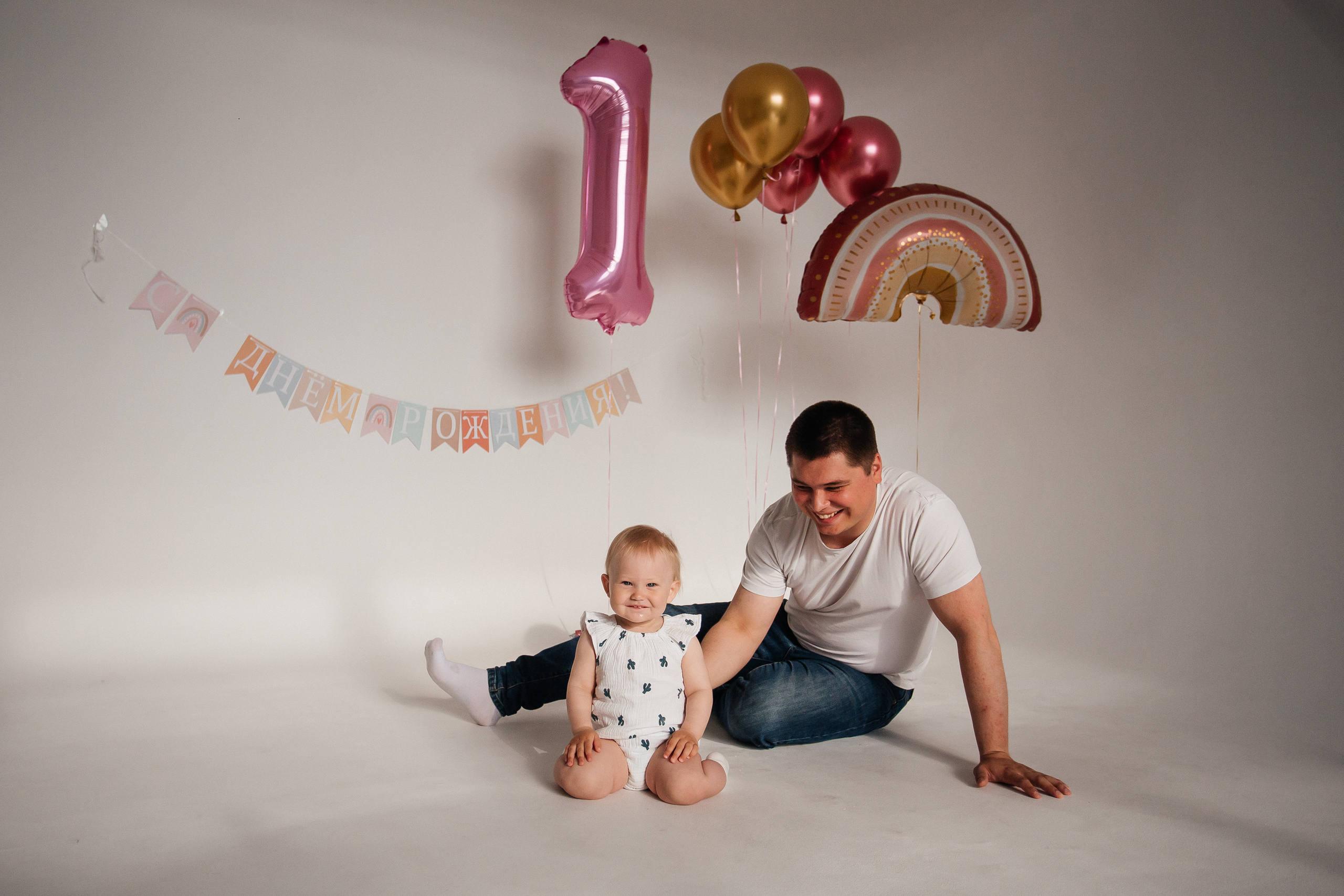 Фотосессия в честь годика Софии в фотостудии Челябинска. Свадебный фотограф Челябинск Зиненко Виктория