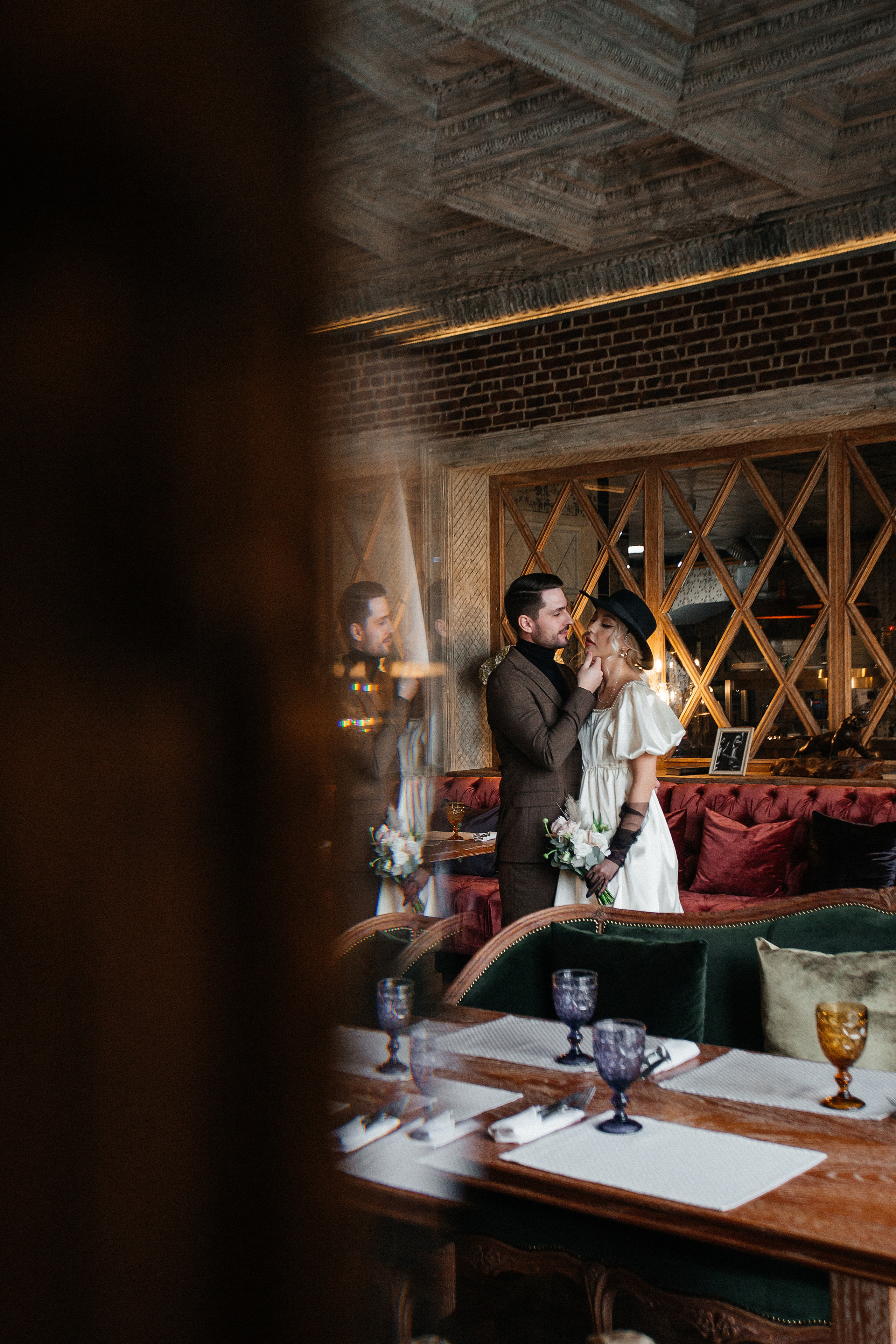 Свадебная фотосессия в ресторане "Фонд Культуры". Свадебный фотограф Челябинск Зиненко Виктория