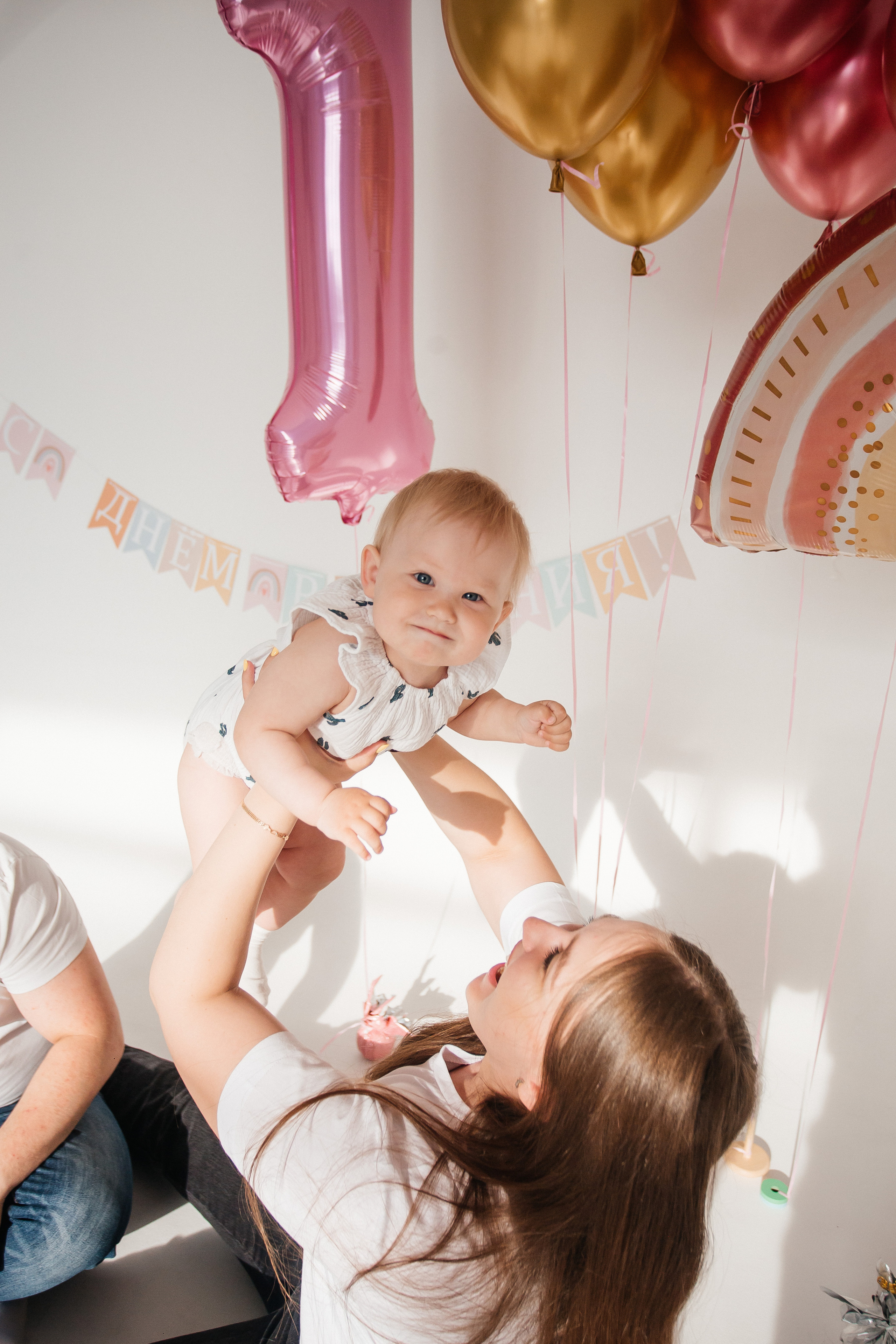 Фотосессия в честь годика Софии в фотостудии Челябинска. Свадебный фотограф Челябинск Зиненко Виктория