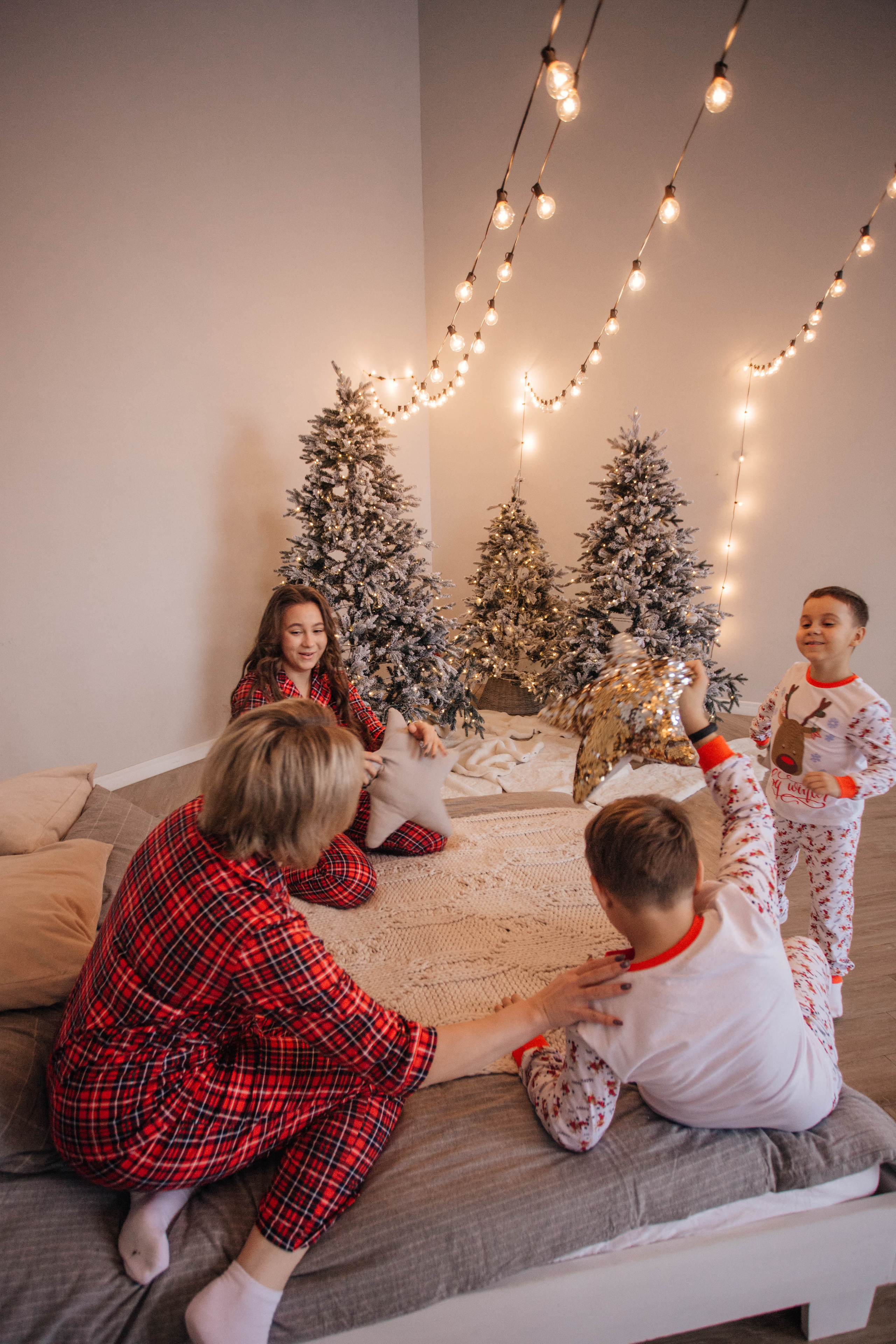 Новогодняя фотосессия семьи в фотостудии Челябинска. Свадебный фотограф Челябинск Зиненко Виктория