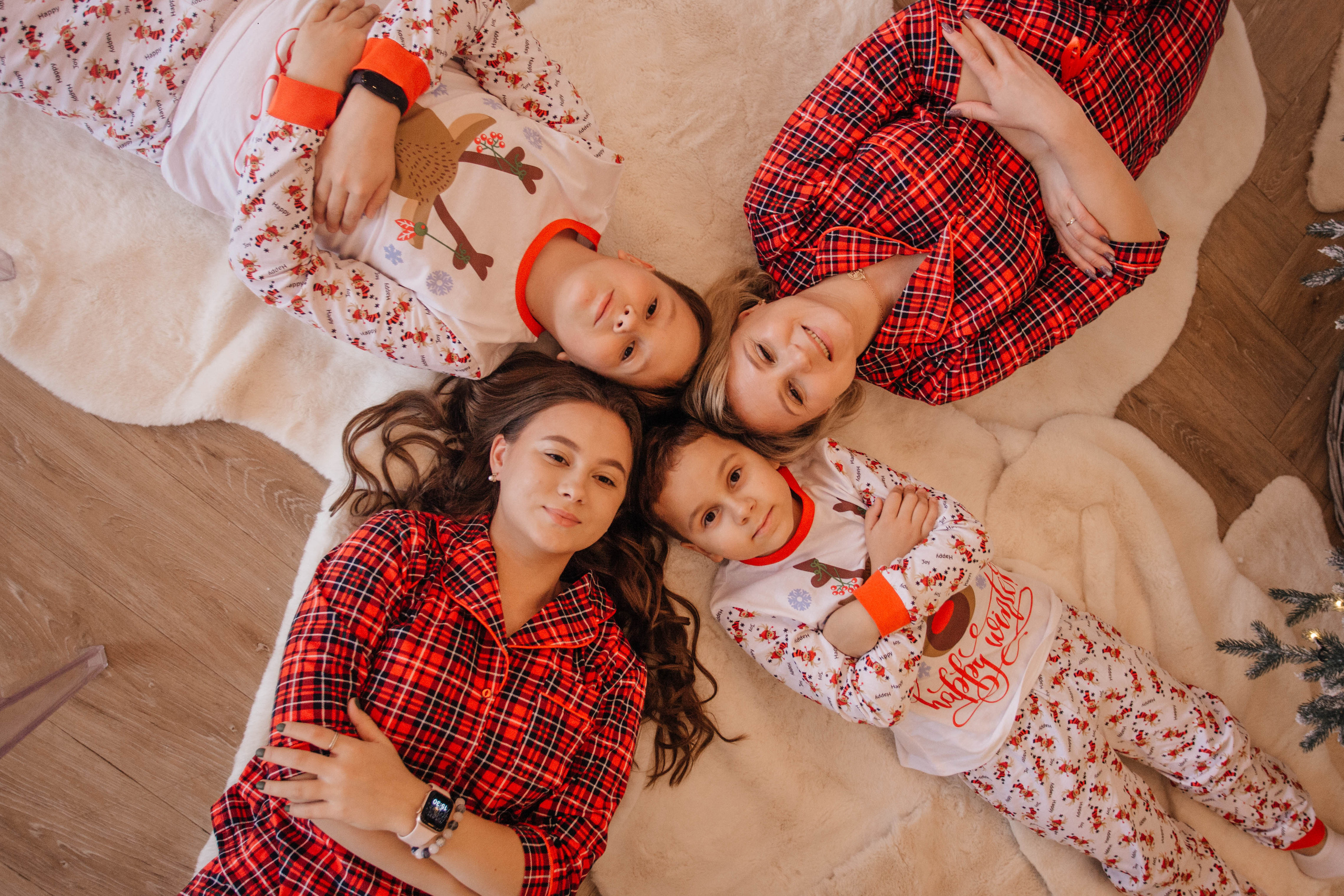 Новогодняя фотосессия семьи в фотостудии Челябинска. Свадебный фотограф Челябинск Зиненко Виктория