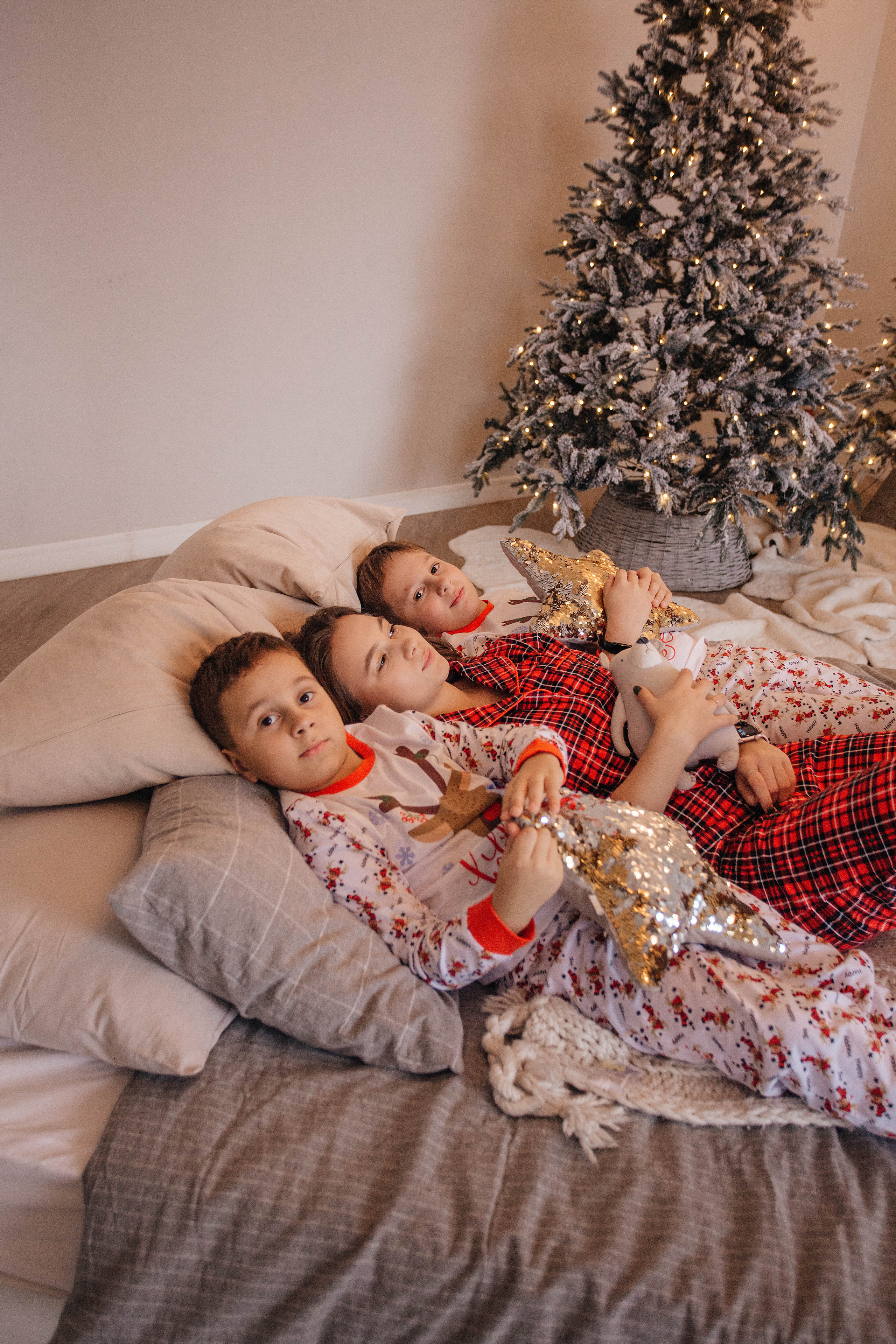 Новогодняя фотосессия семьи в фотостудии Челябинска. Свадебный фотограф Челябинск Зиненко Виктория