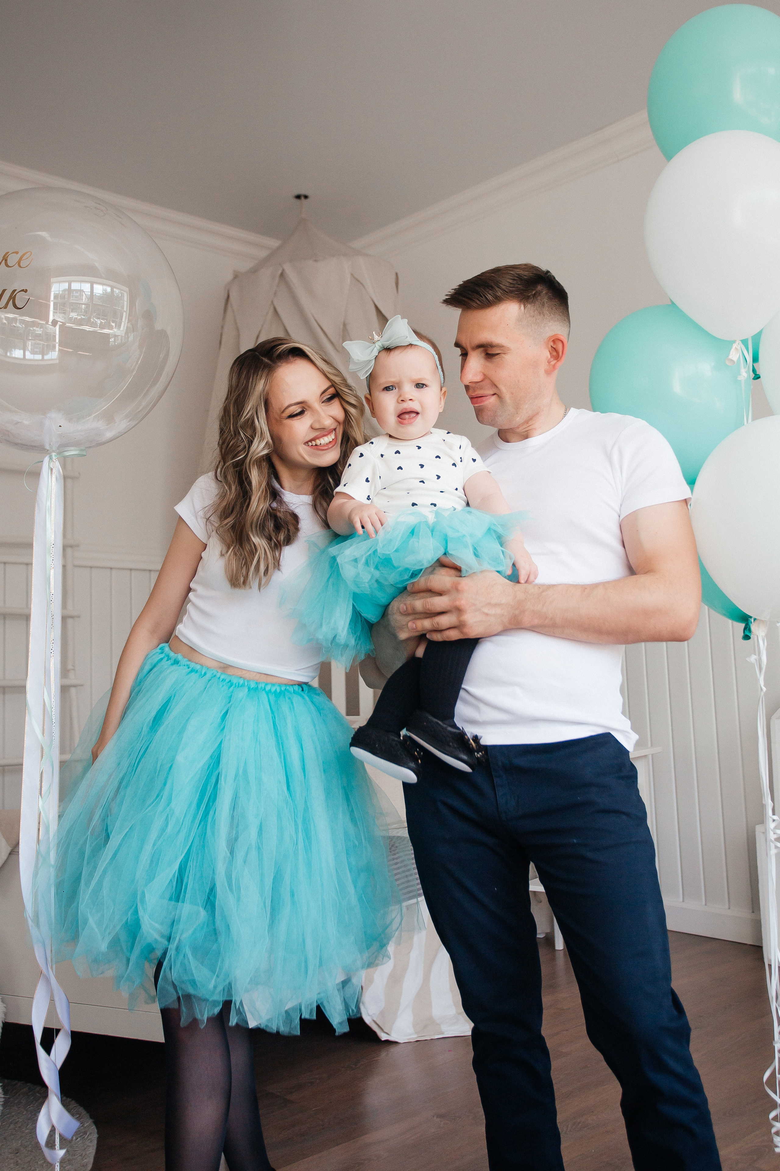 Семейная фотосессия с ребенком в детской фотостудии Челябинска. Свадебный фотограф Челябинск Зиненко Виктория