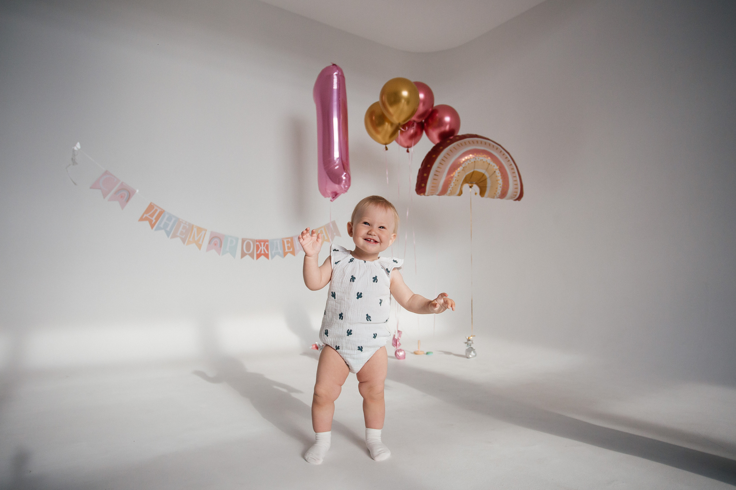 Фотосессия в честь годика Софии в фотостудии Челябинска. Свадебный фотограф Челябинск Зиненко Виктория