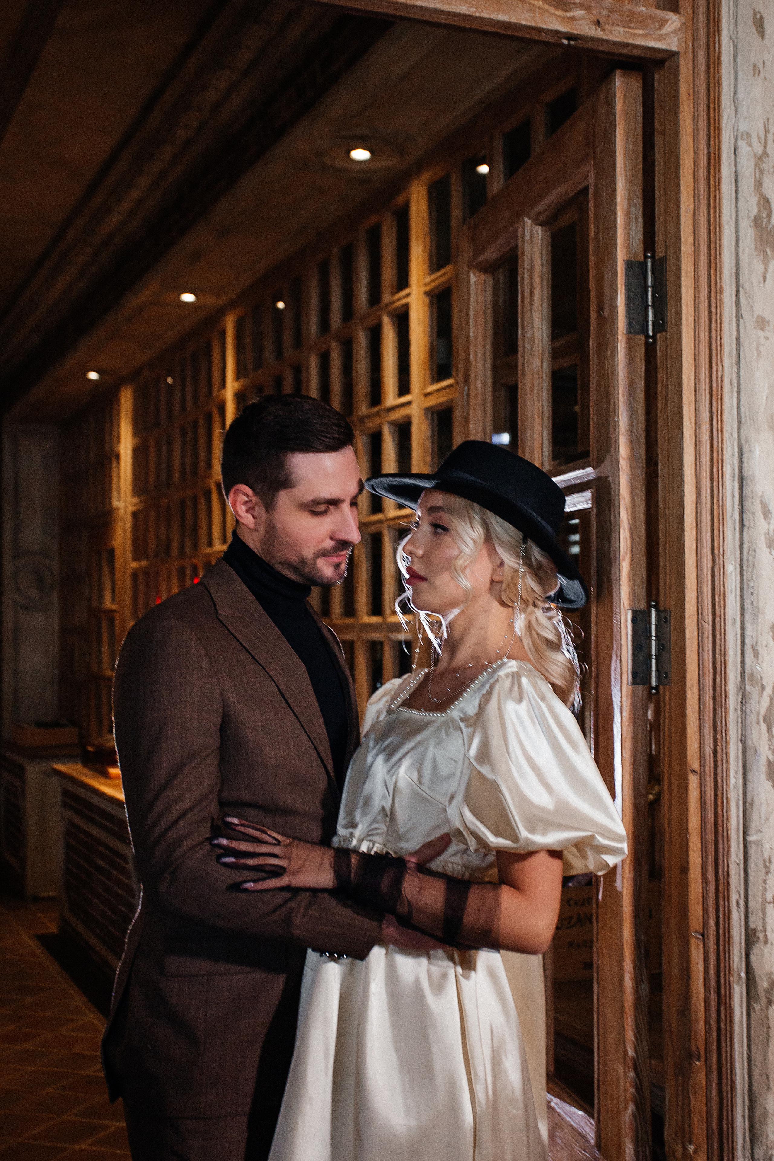 Свадебная фотосессия в ресторане "Фонд Культуры". Свадебный фотограф Челябинск Зиненко Виктория