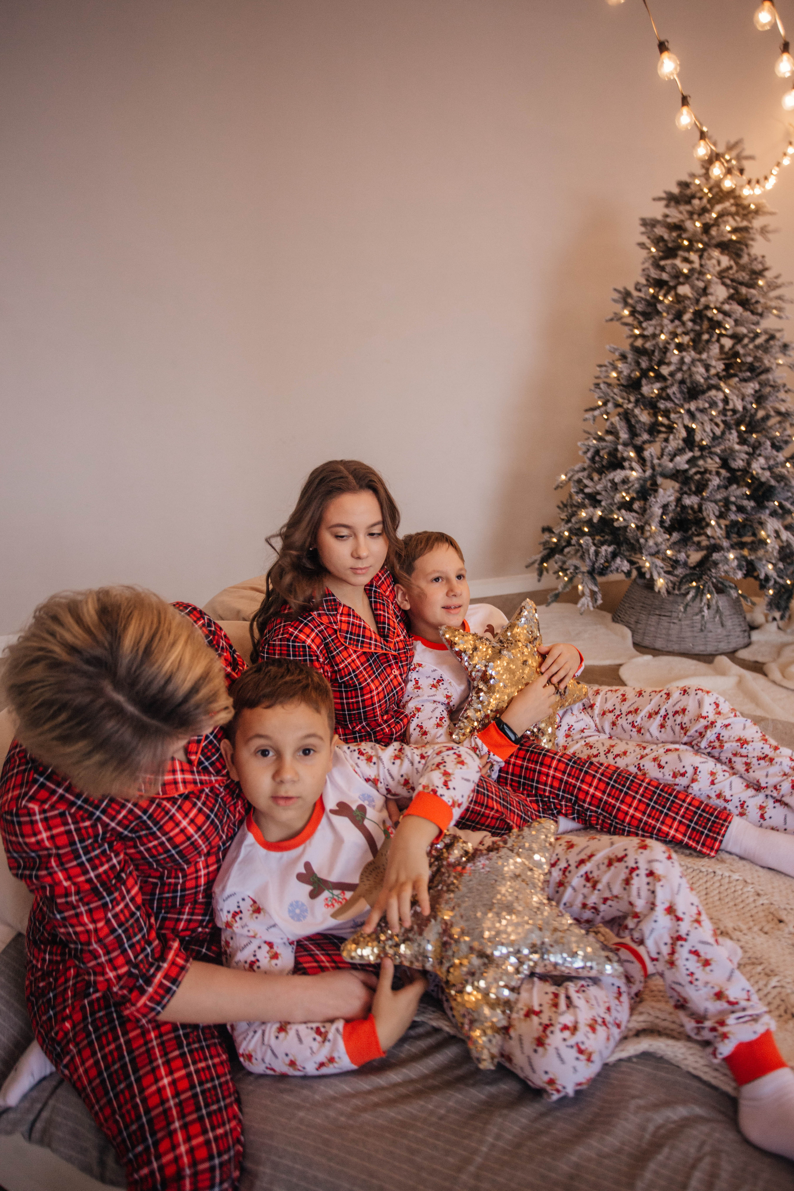 Новогодняя фотосессия семьи в фотостудии Челябинска. Свадебный фотограф Челябинск Зиненко Виктория