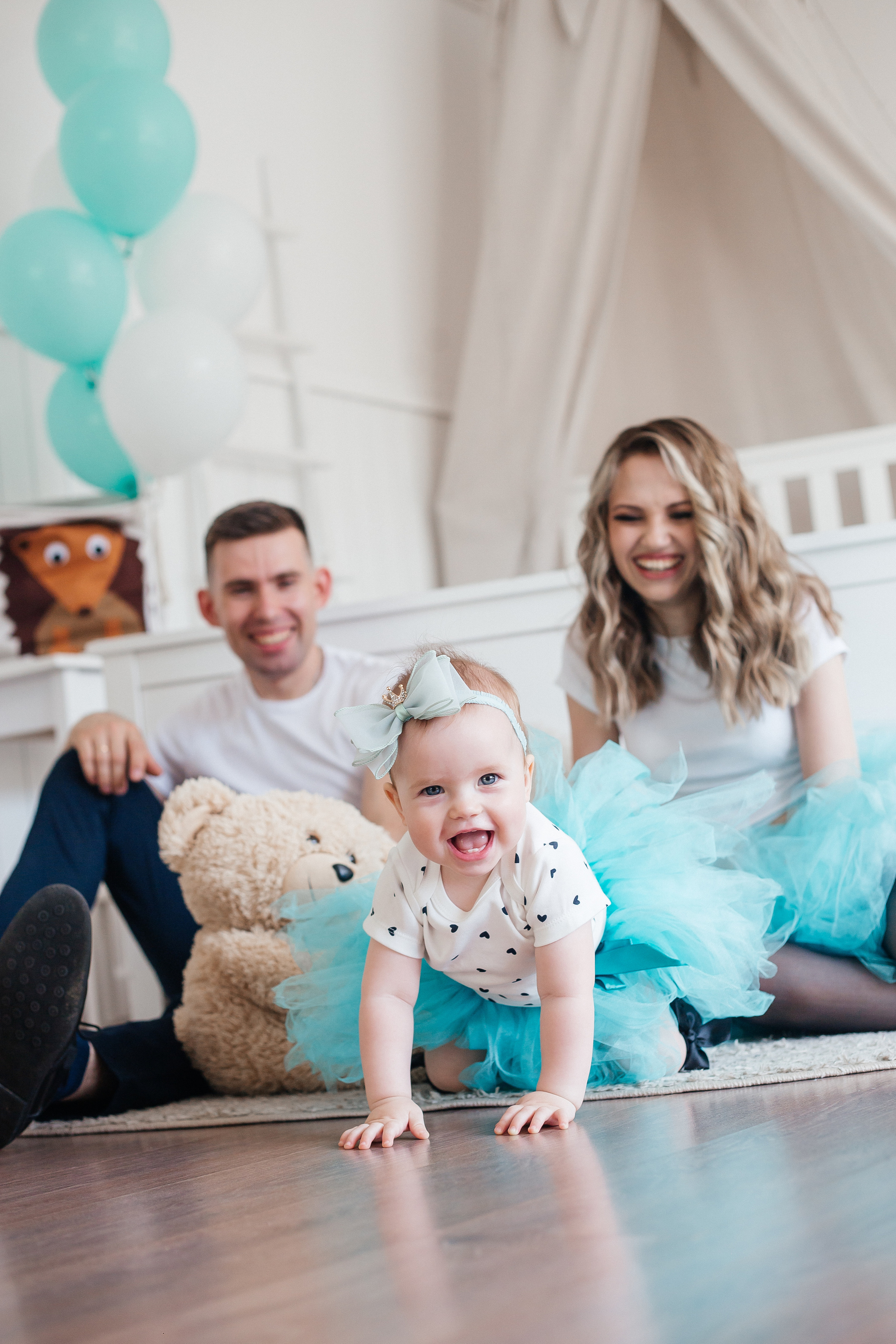 Семейная фотосессия с ребенком в детской фотостудии Челябинска. Свадебный фотограф Челябинск Зиненко Виктория