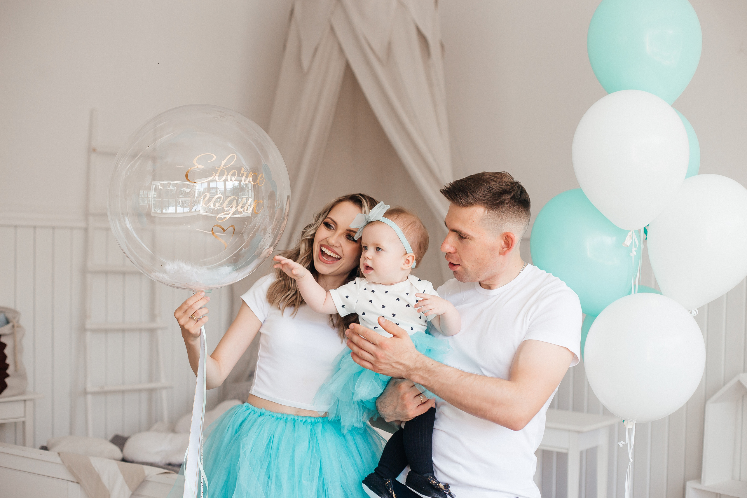 Семейная фотосессия с ребенком в детской фотостудии Челябинска. Свадебный фотограф Челябинск Зиненко Виктория