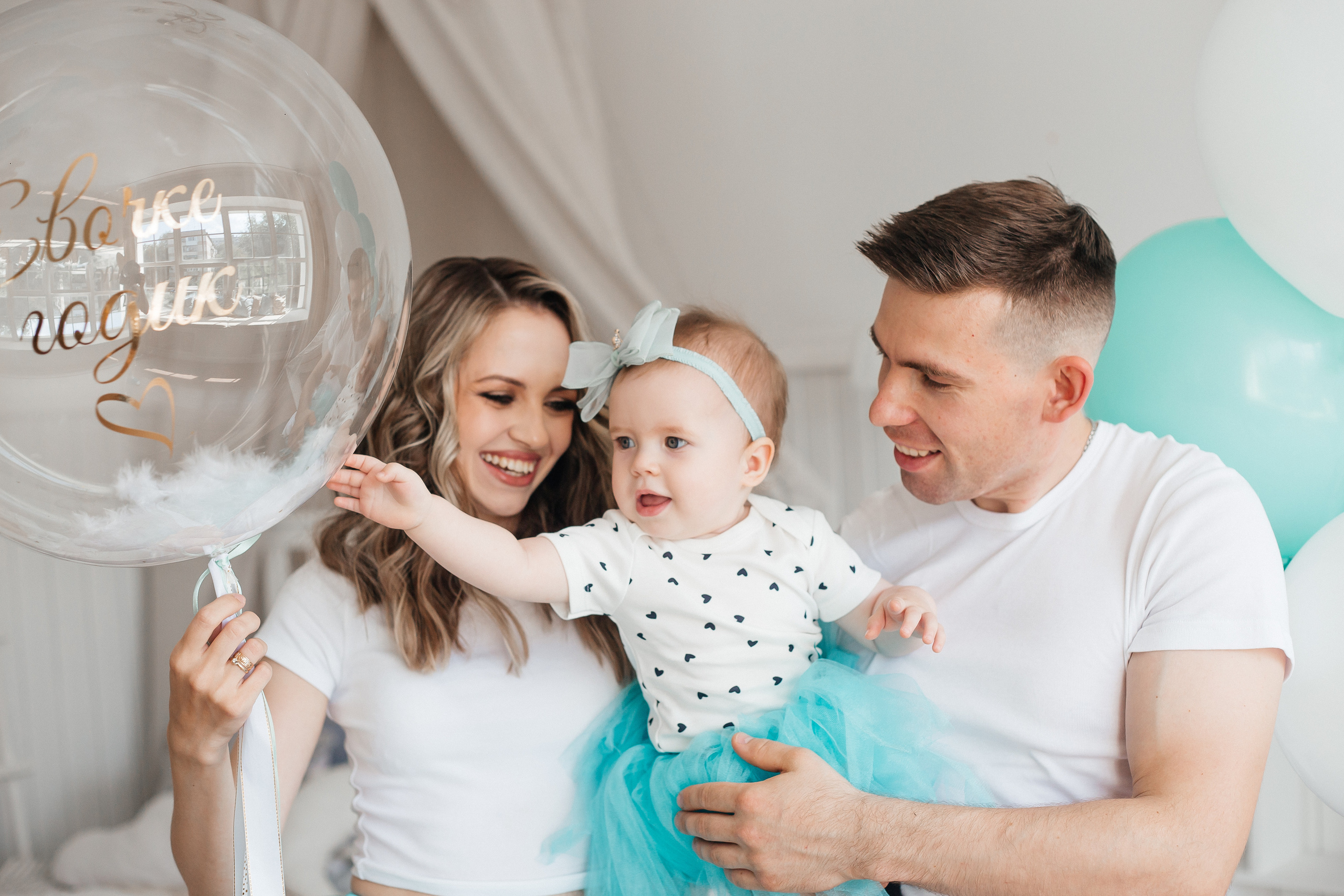 Семейная фотосессия с ребенком в детской фотостудии Челябинска. Свадебный фотограф Челябинск Зиненко Виктория