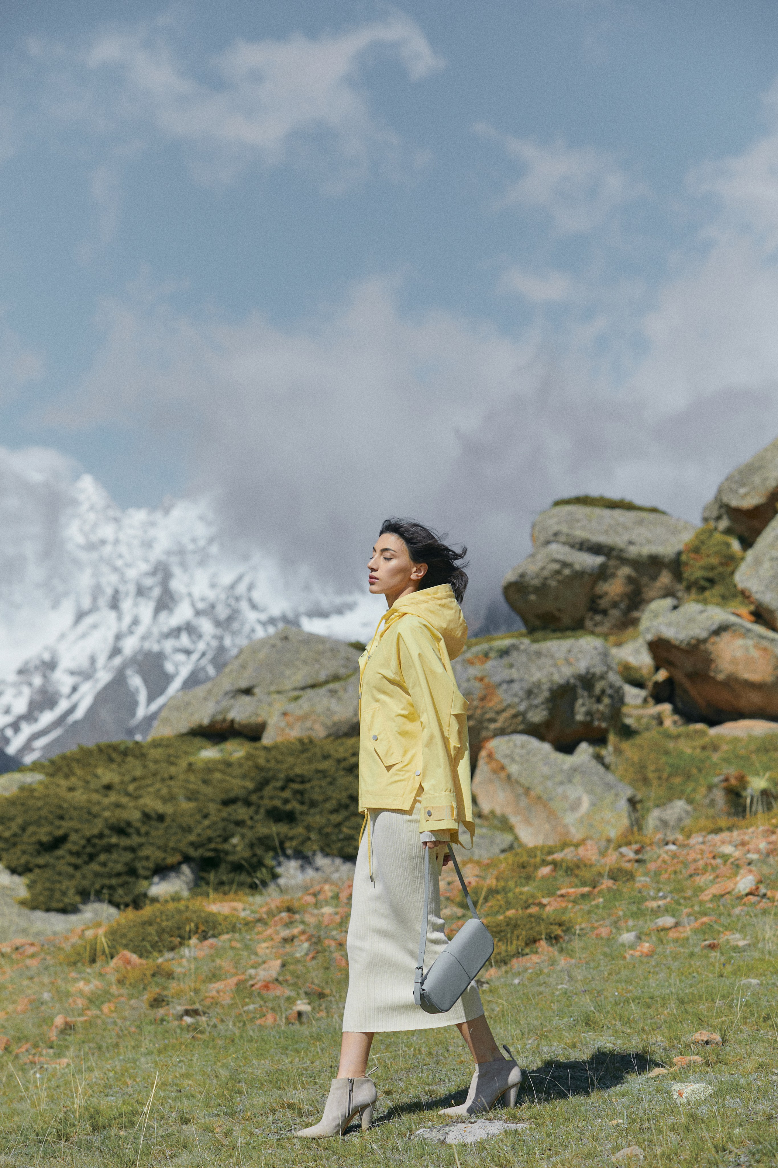 Съемка для бренда в горах. Фотограф Продюсер в горах КБР / Москва  Нальчик Горы