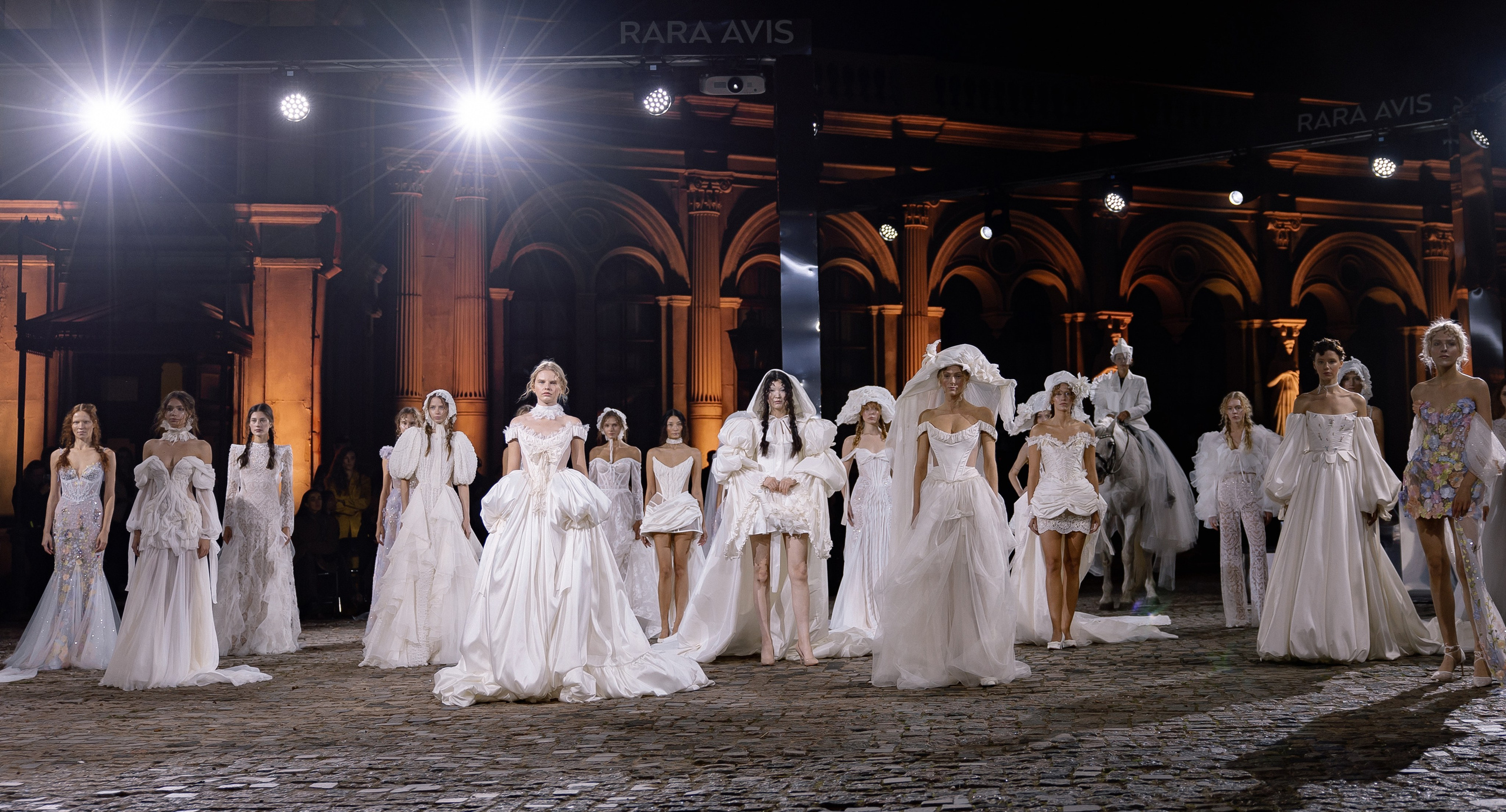 Rara Avis Fashion Show 2025. Свадебный фотограф Москва и Санкт-Петерург Артем Мамонов