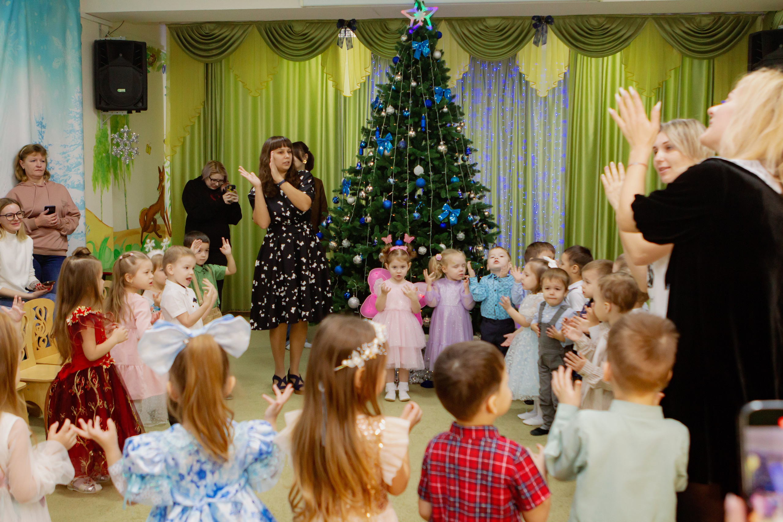 Фотосъёмка новогоднего утренника. Фотограф в Екатеринбурге Пойгина Елена