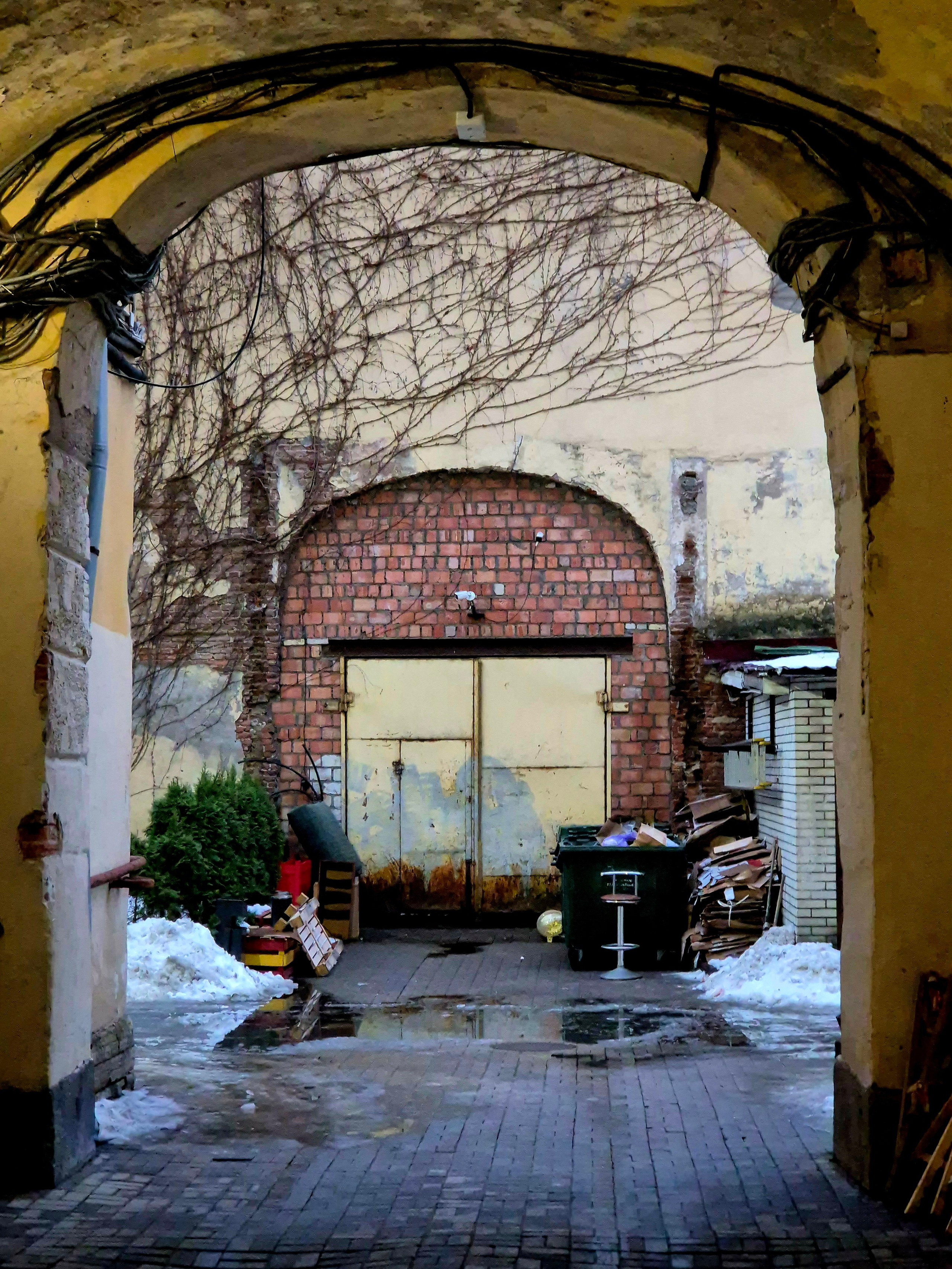 Арка не на дворцовой. Притянула взгляд, проходя мимо