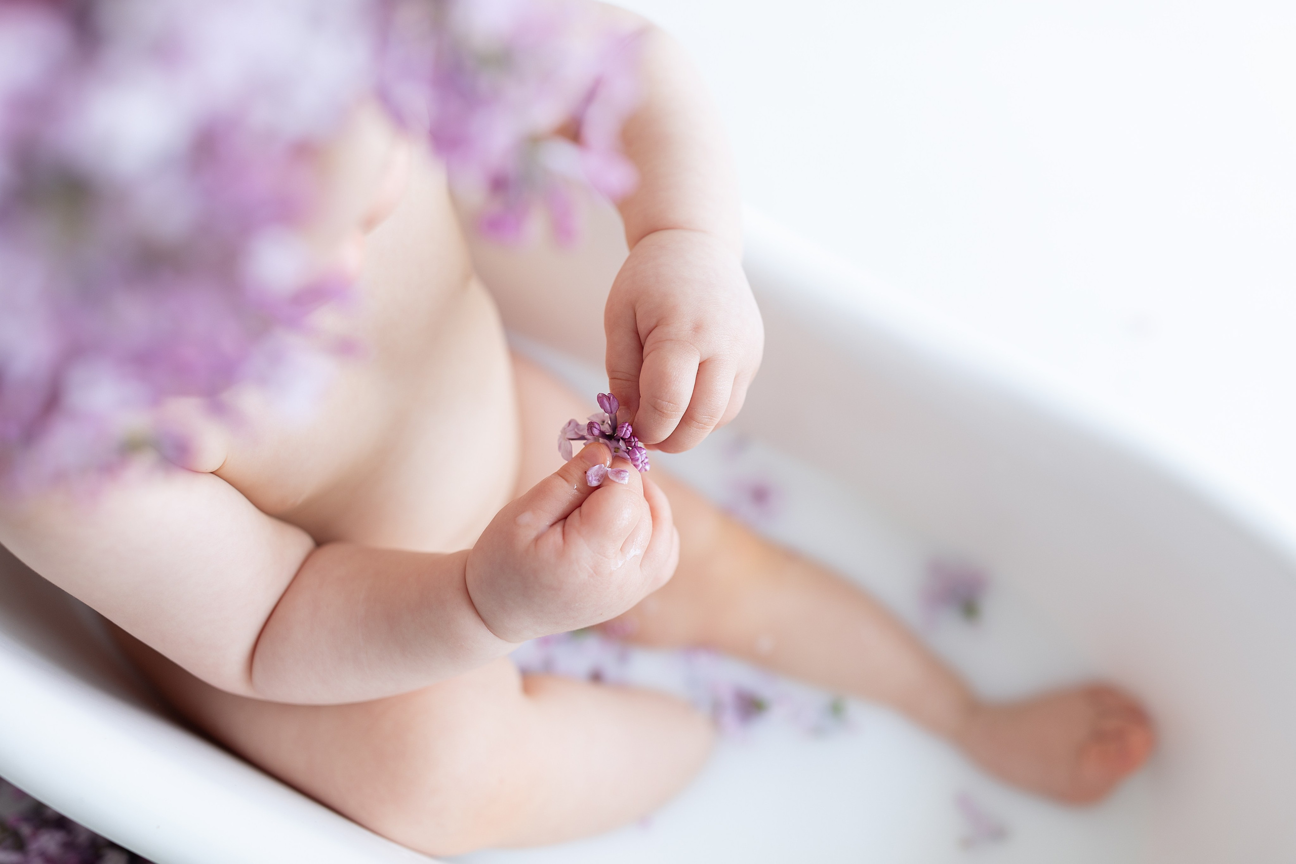 Алиса и сирень. Фотограф на годик Хабаровск Детский и семейный фотограф в Хабаровске Юлия Матвиенко