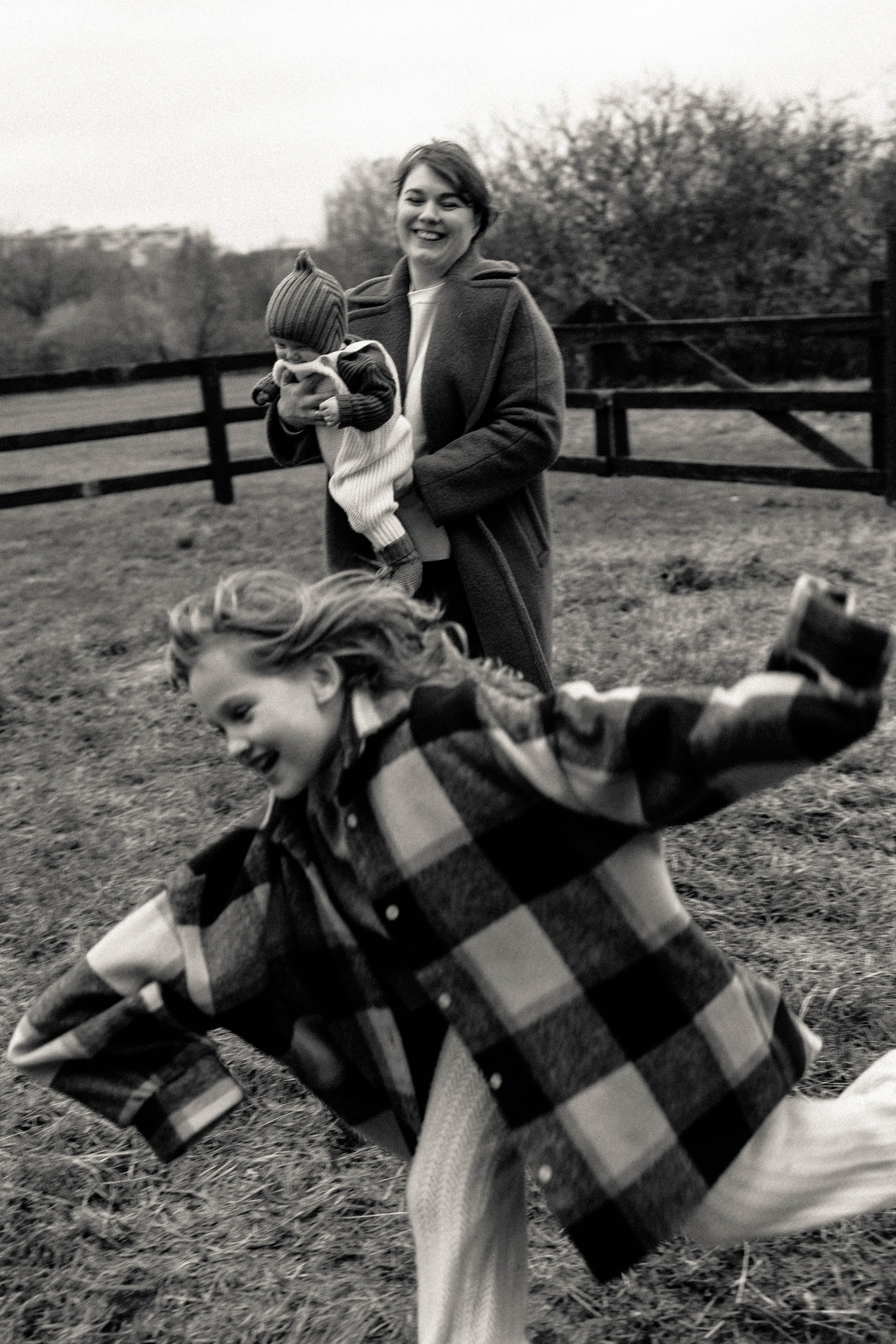 Прогулка мамы с детьми в Коломенском. Семейный и детский фотограф в Москве Маргарита Сереброва