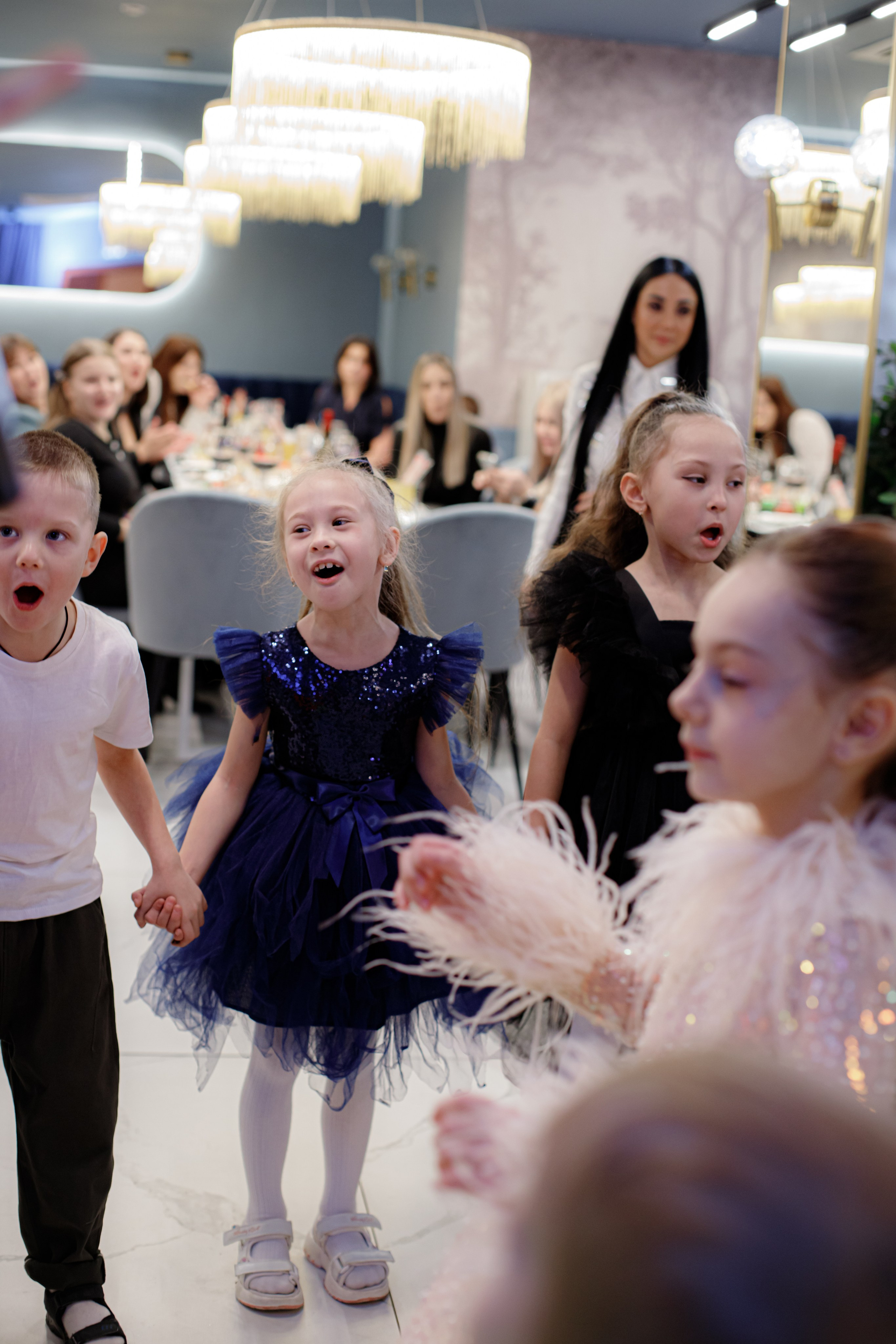 ASIA'S BIRTHDAY PARTY. Photokarish