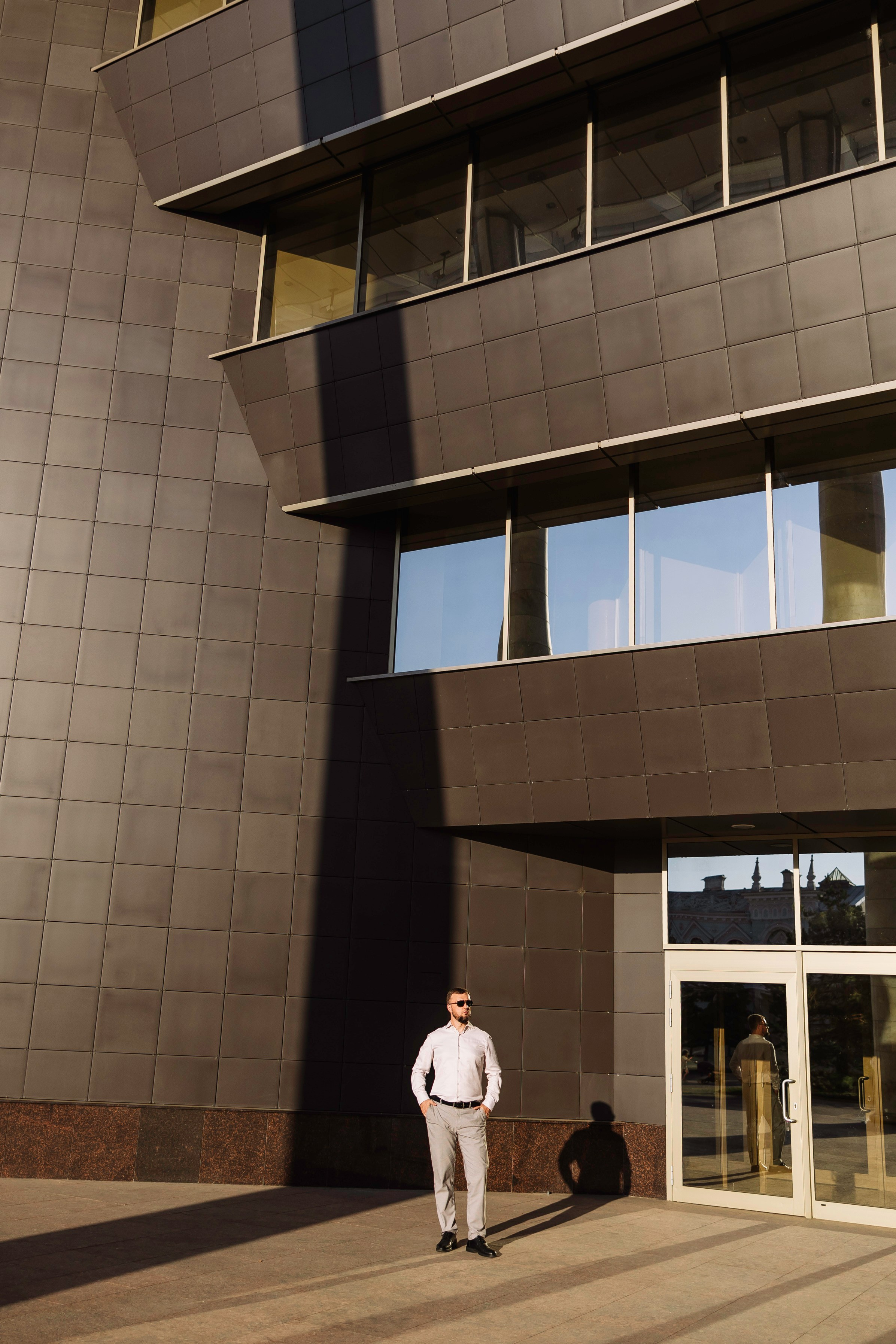 Портрет мужчины у суда