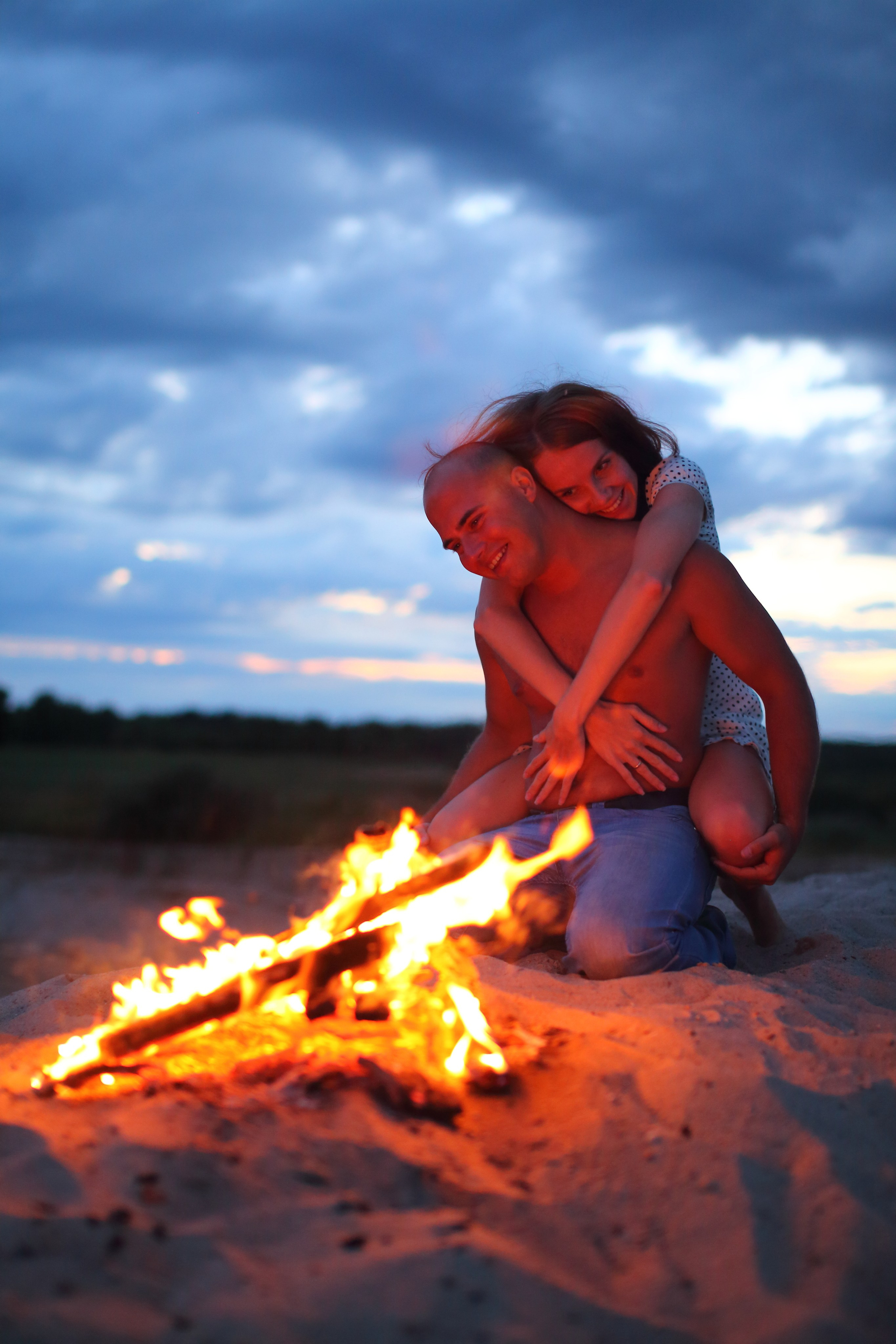 Фотосессия влюбленных у костра. Свадебный и репортажный фотограф в Ярославле и Санкт-Петербурге Роман Микрюков