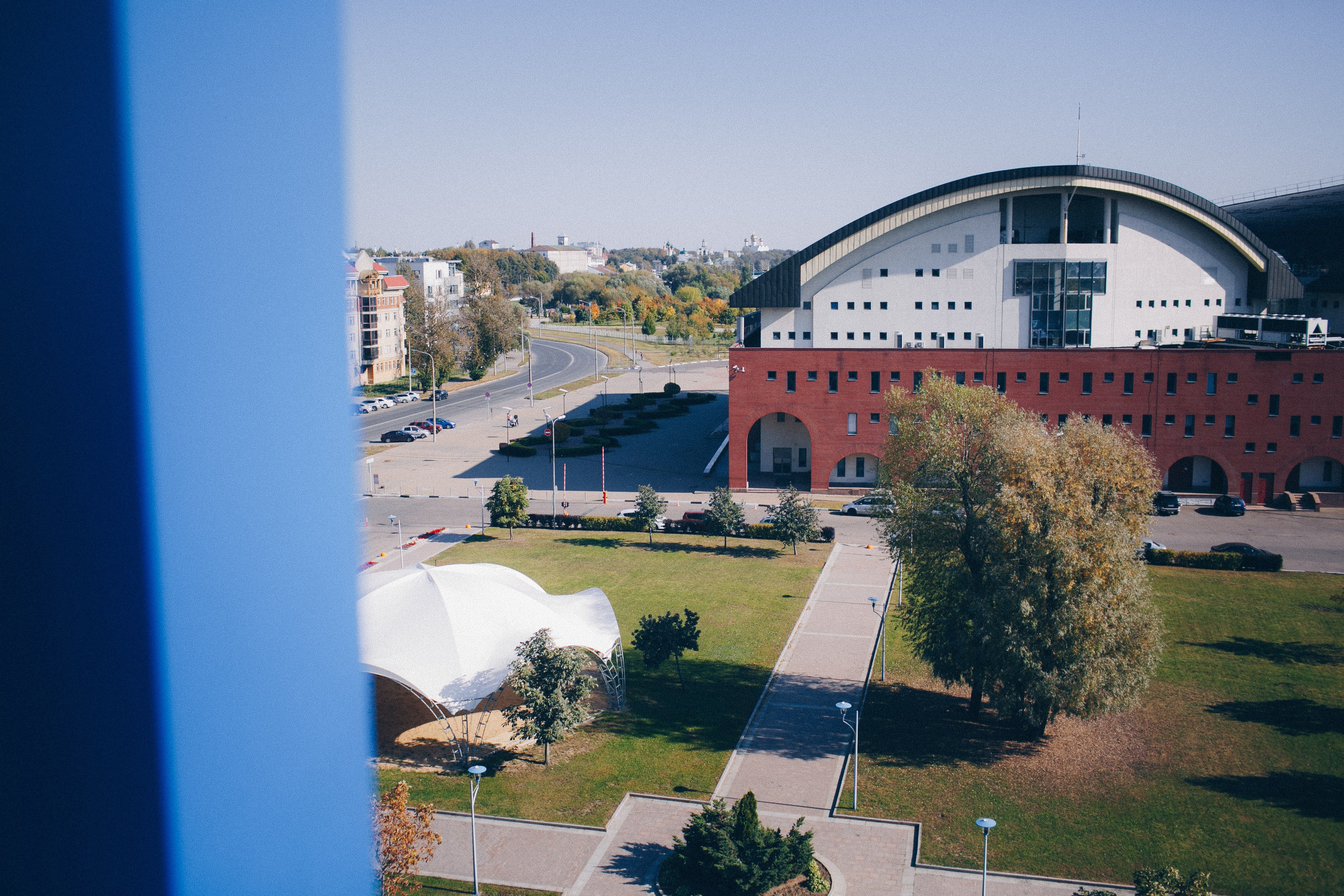 Свадебная осенняя фотосессия Ивана и Лидии в городе. Свадебный и репортажный фотограф в Ярославле и Санкт-Петербурге Роман Микрюков