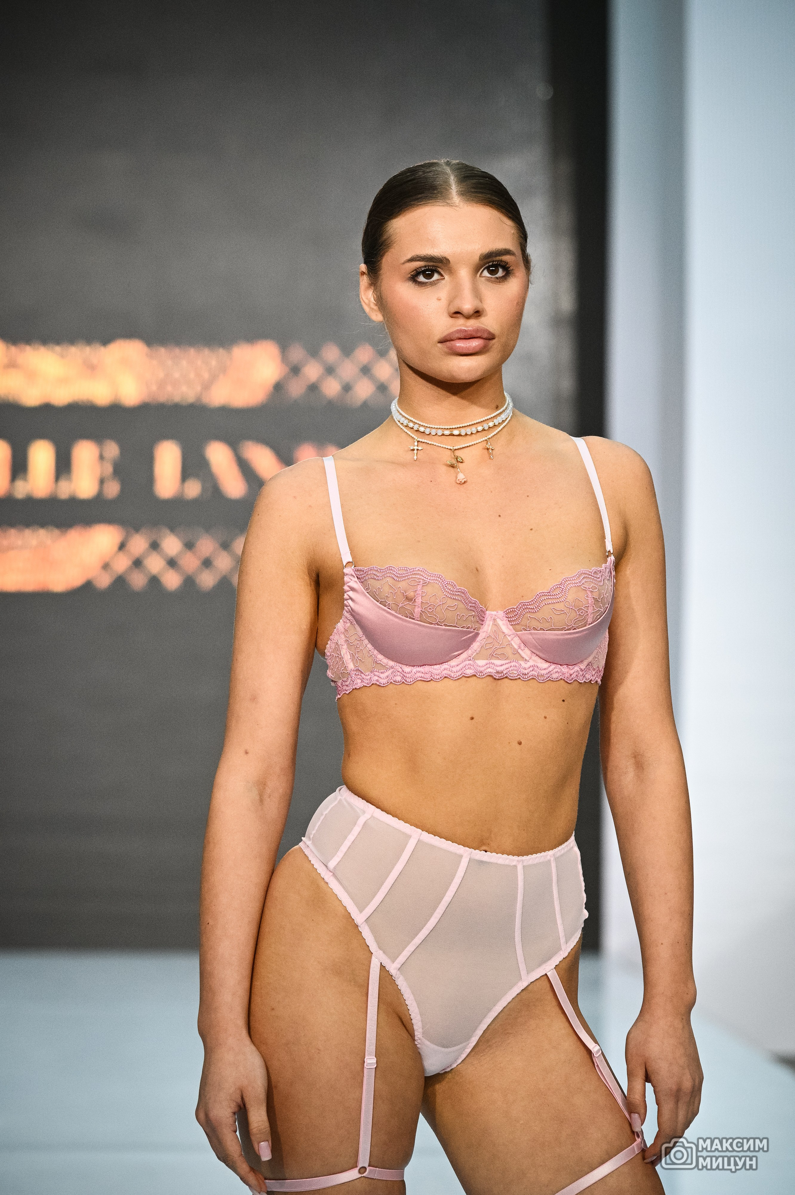 Модные показы. Фотограф Максим Мицун. Портрет, свадьба, репортаж, каталог