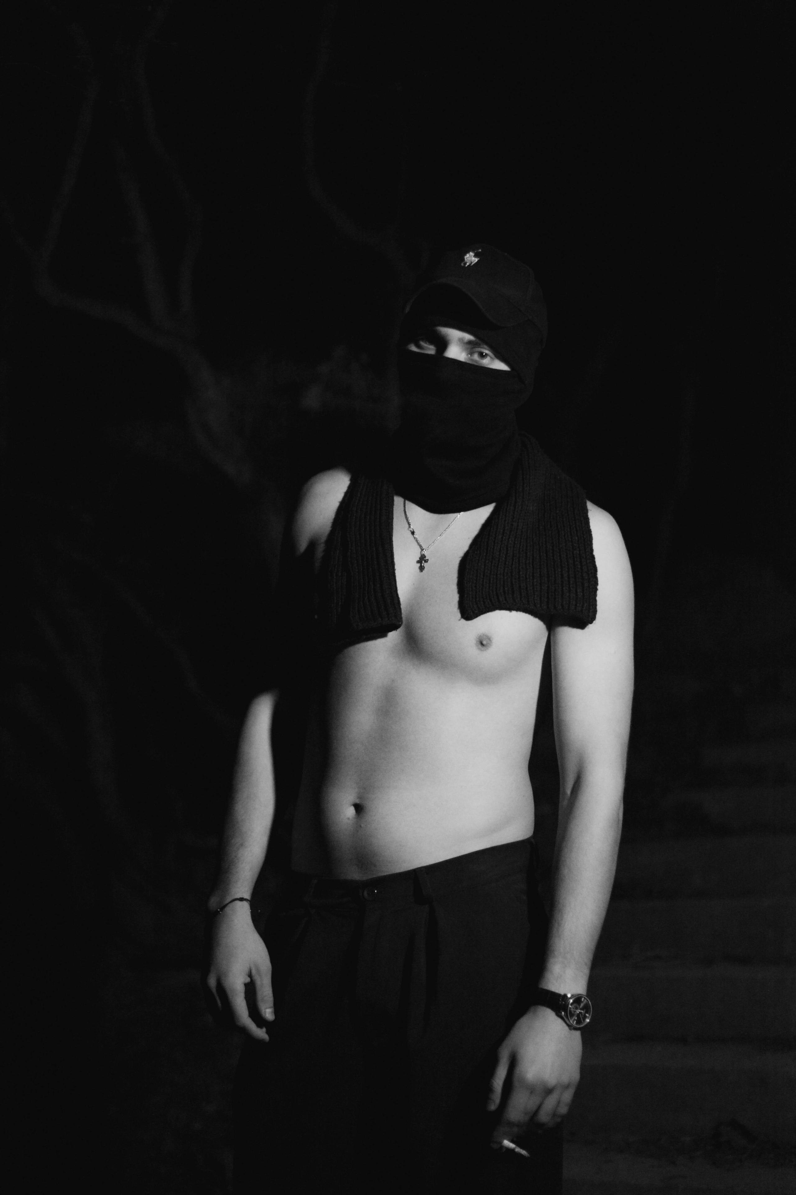 «Затянутая тишина: воспоминания прошлой жизни». Уличный фотограф Города N